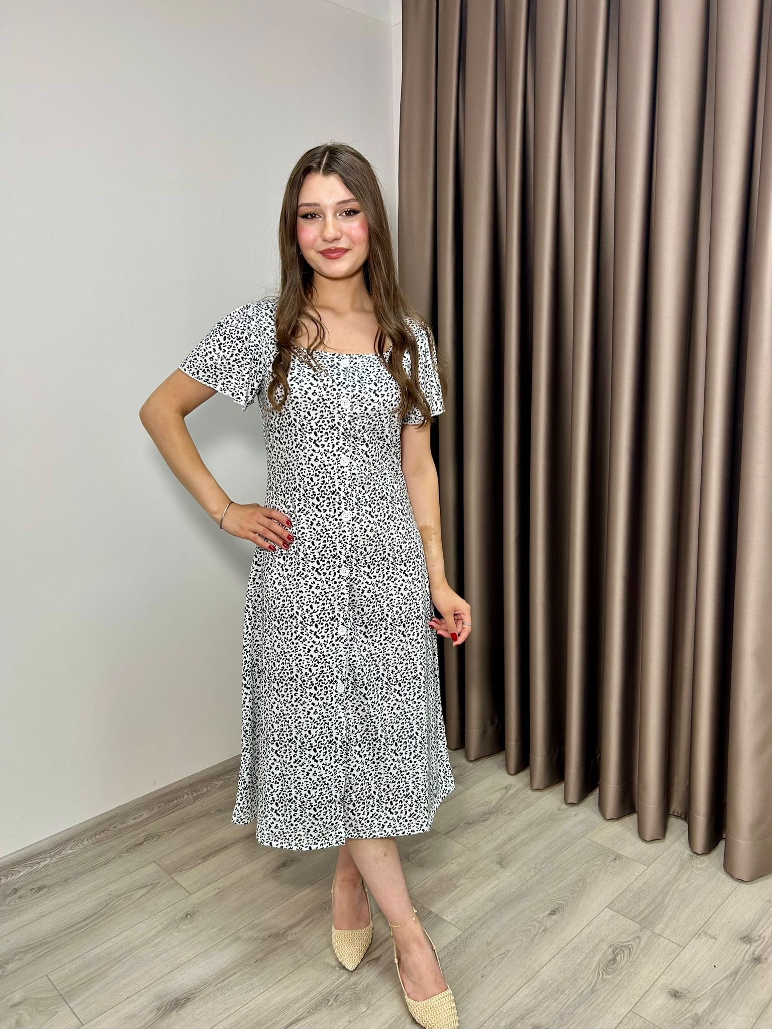 DÜĞME DETAYLI DESENLİ ELBİSE - Beyaz