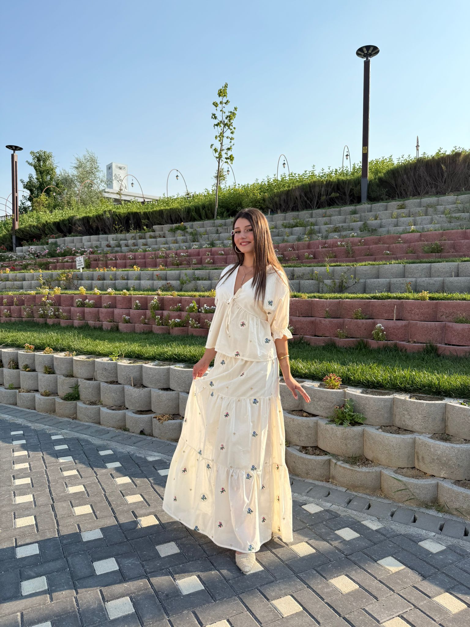 NAKIŞ İŞLEMELİ BLUZ ETEK TAKIM - Bej