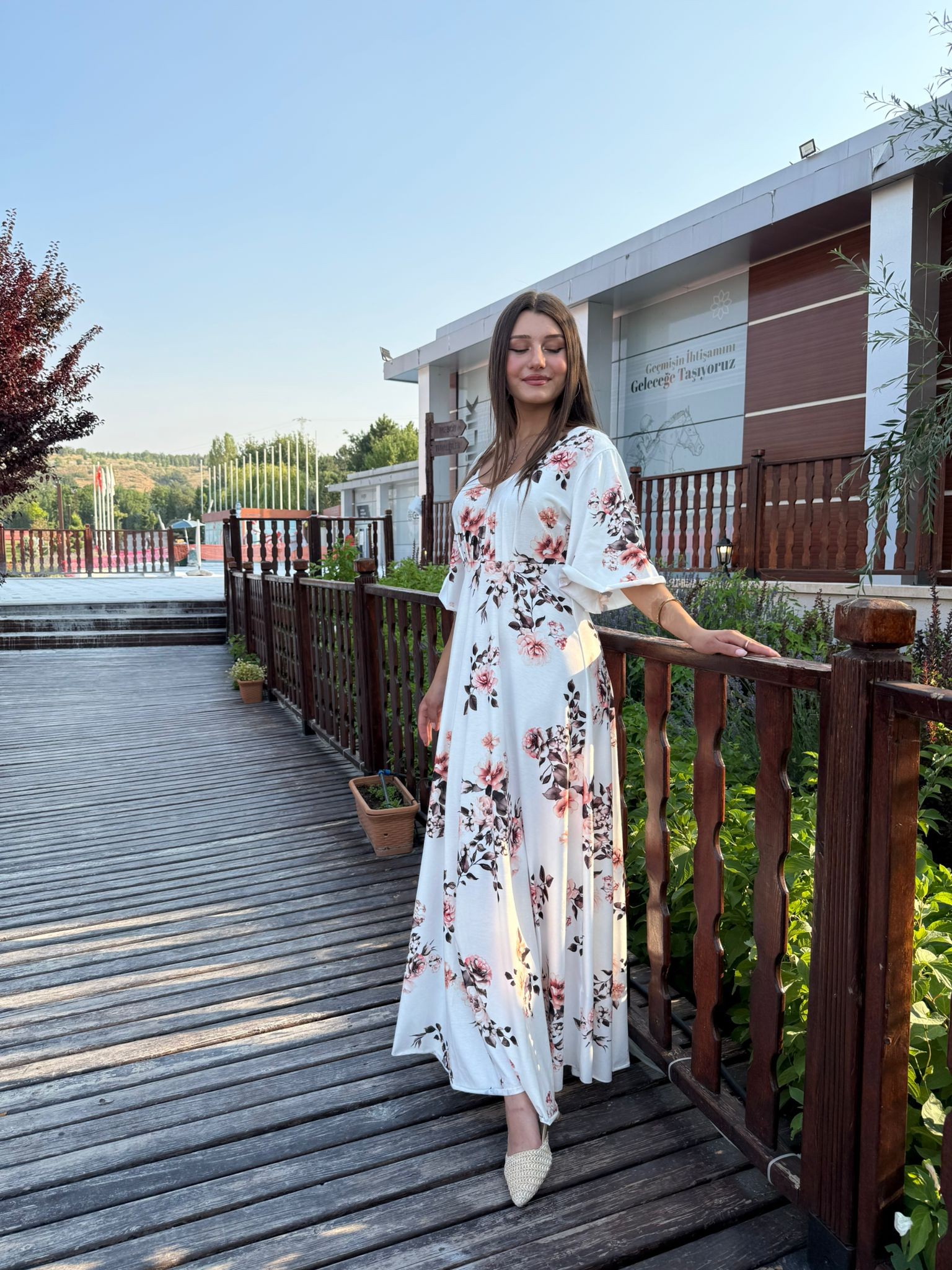 UZUN V YAKA ELBİSE