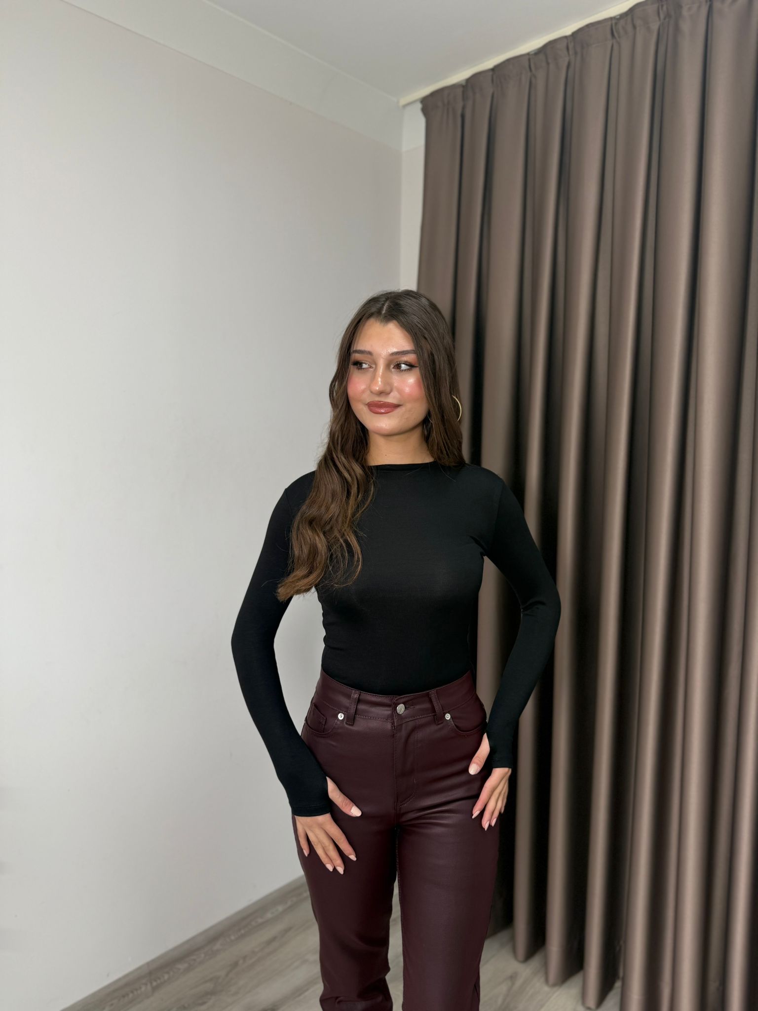 PARMAK GEÇİRMELİ MODAL KUMAŞ BADİ