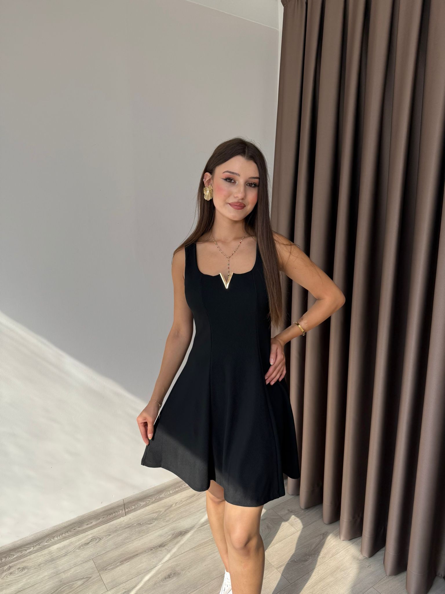 AKSESUAR DETAYLI MİNİ ELBİSE