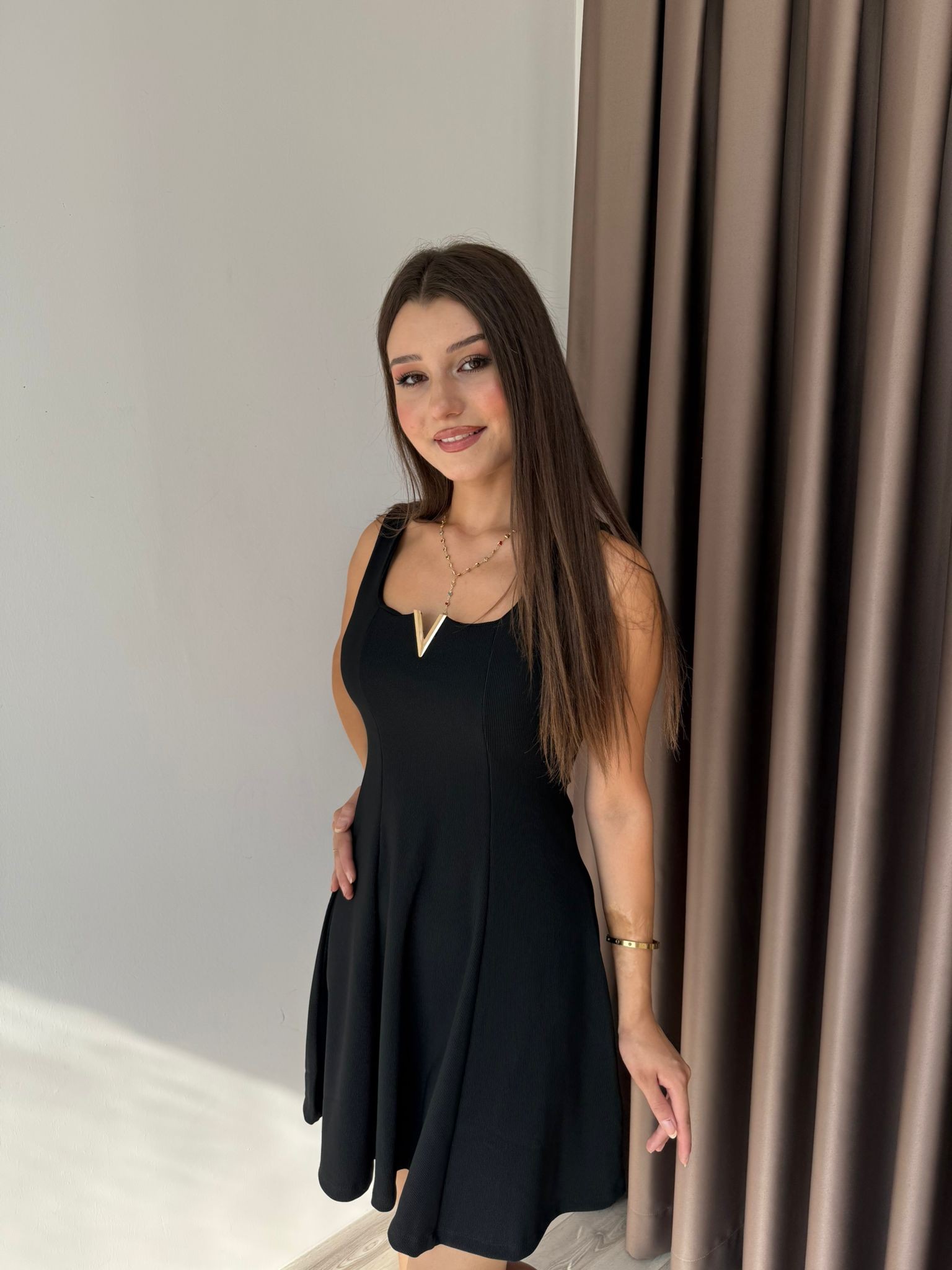 AKSESUAR DETAYLI MİNİ ELBİSE