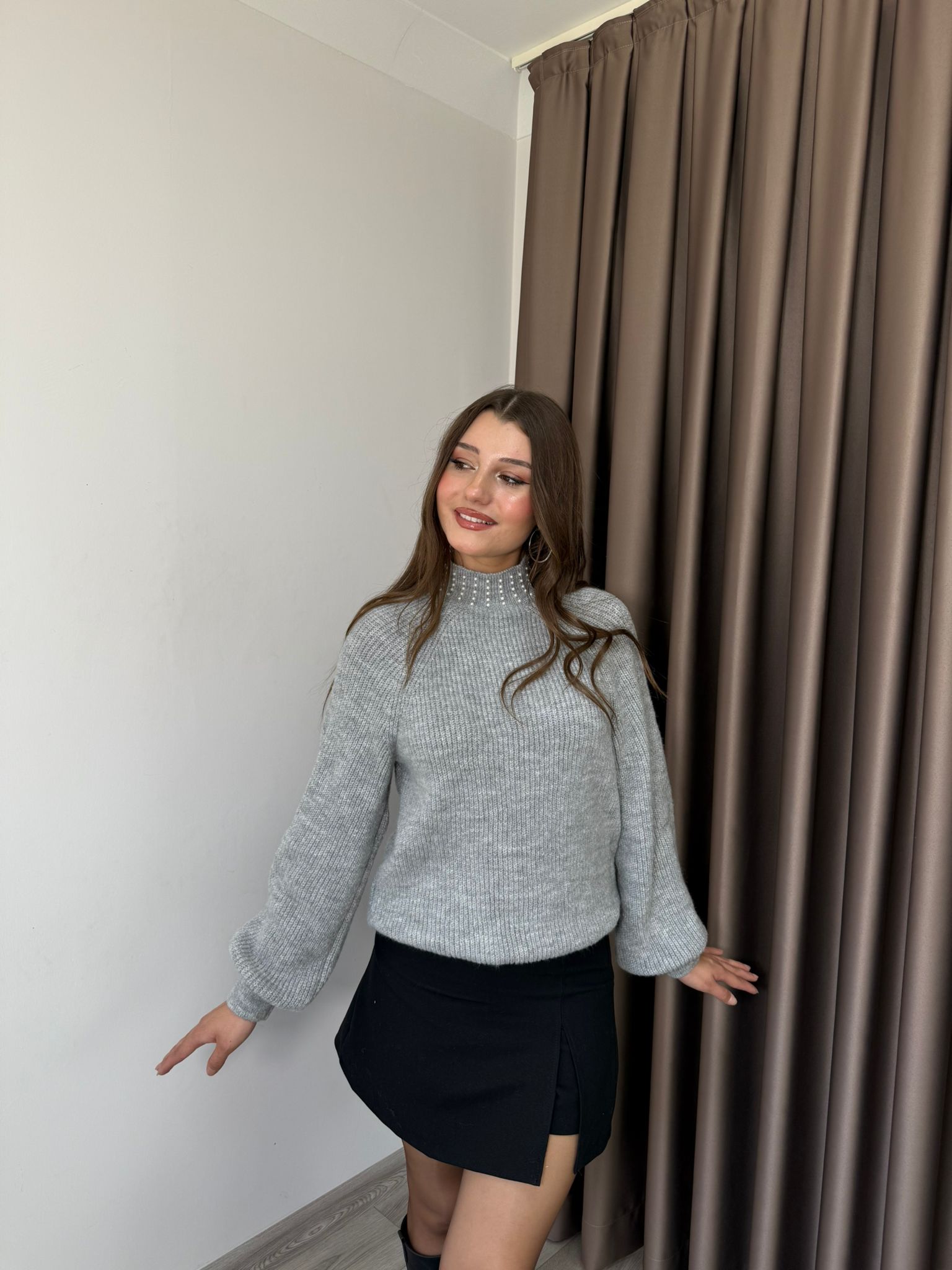 İNCİ DETAYLI KAZAK - Gri