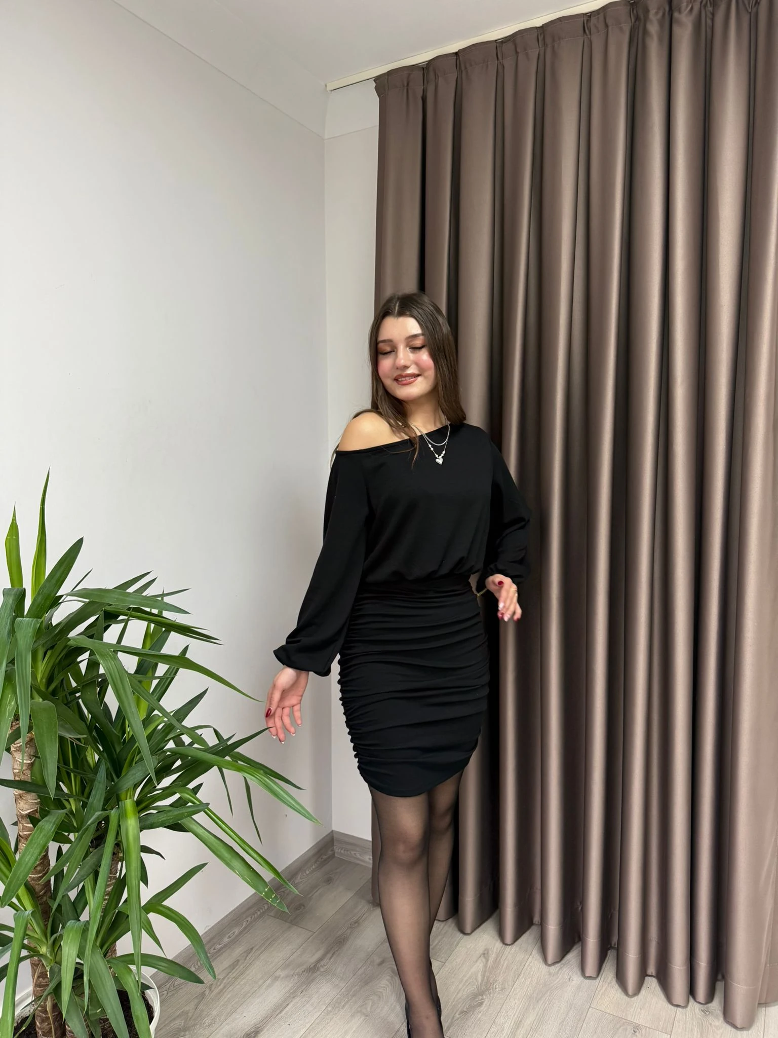 KAYIK YAKA DRAPELİ ELBİSE - S