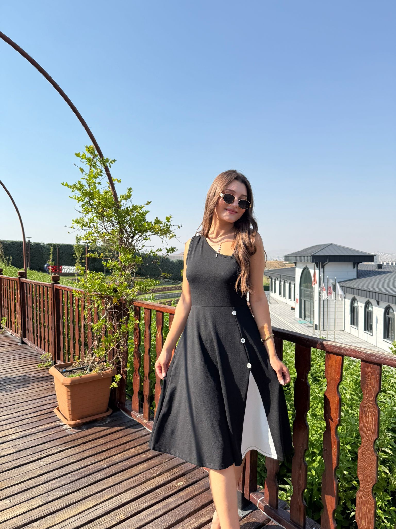 DÜĞME DETAYLI KREP ELBİSE