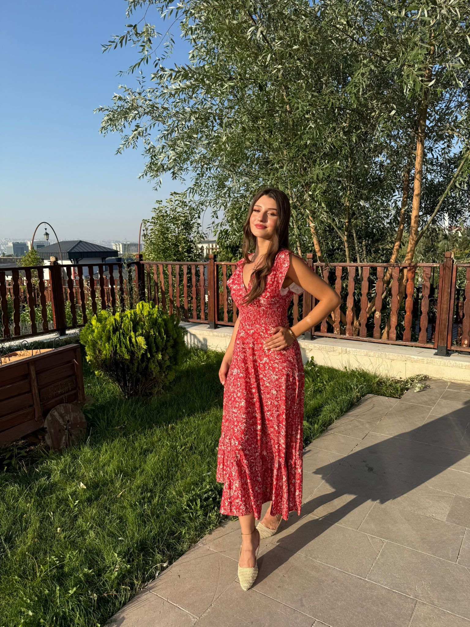 ÇİÇEK DESENLİ MİDİ ELBİSE