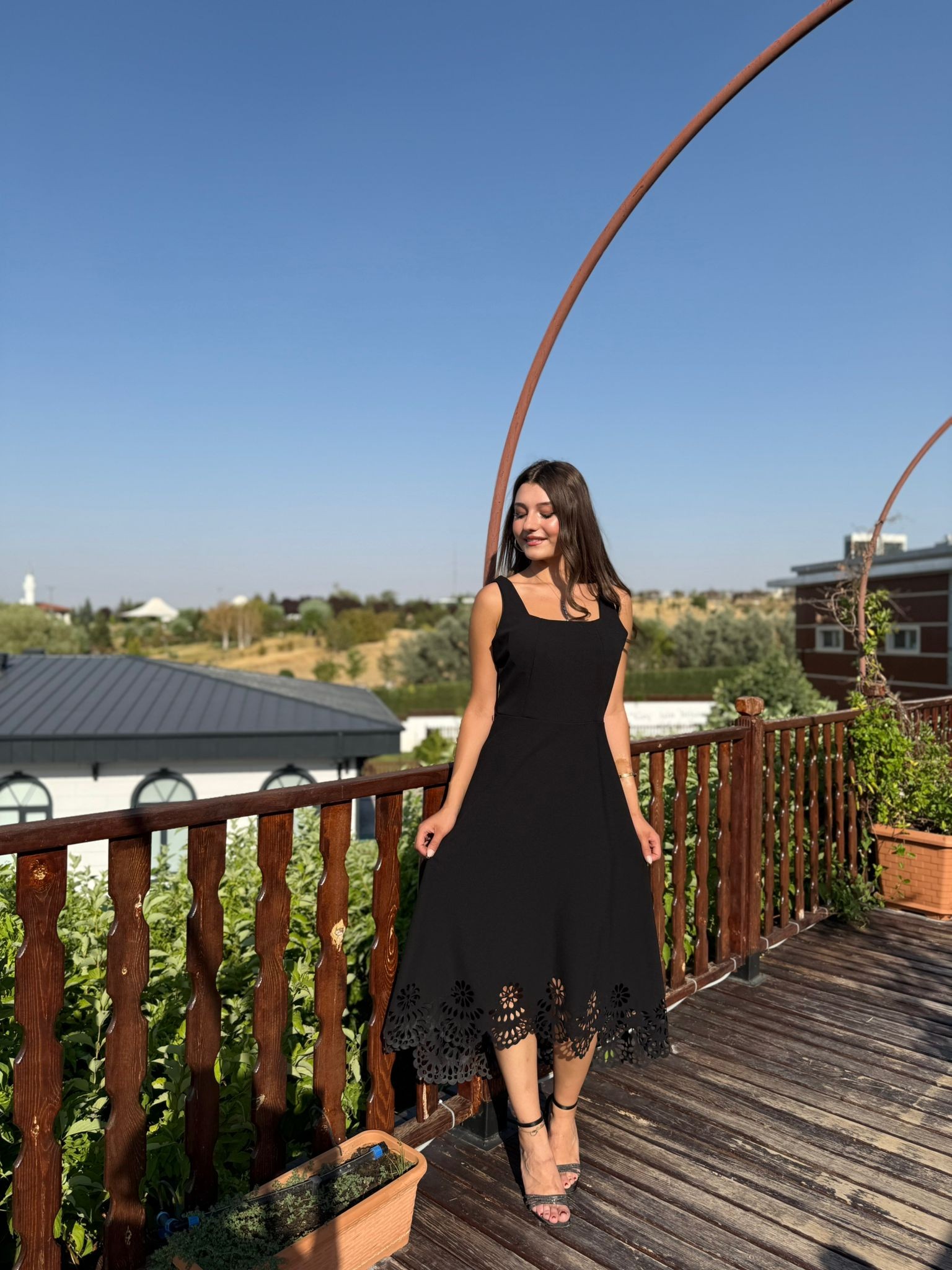 ETEK UCU LAZER KESİM ELBİSE