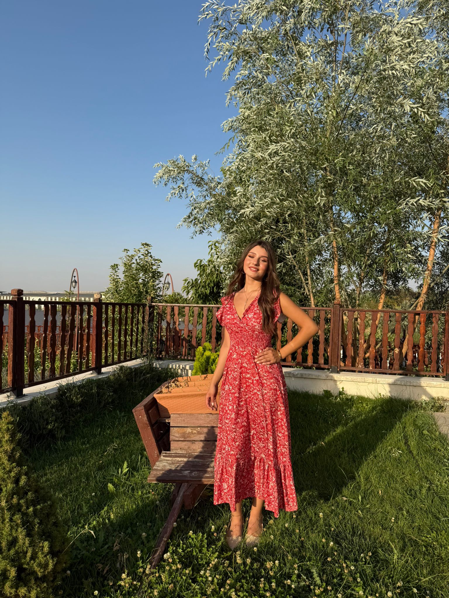 ÇİÇEK DESENLİ MİDİ ELBİSE