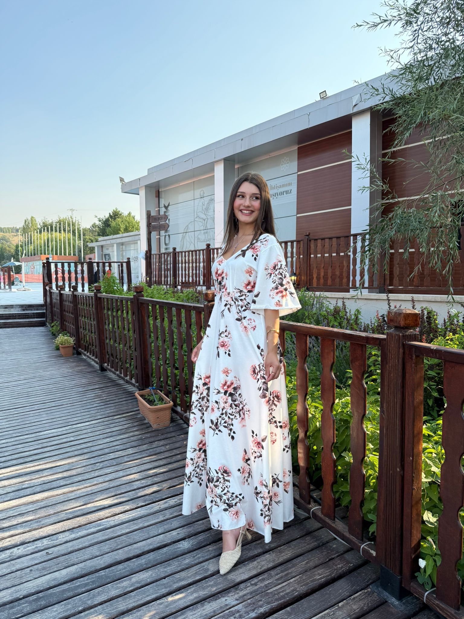 UZUN V YAKA ELBİSE