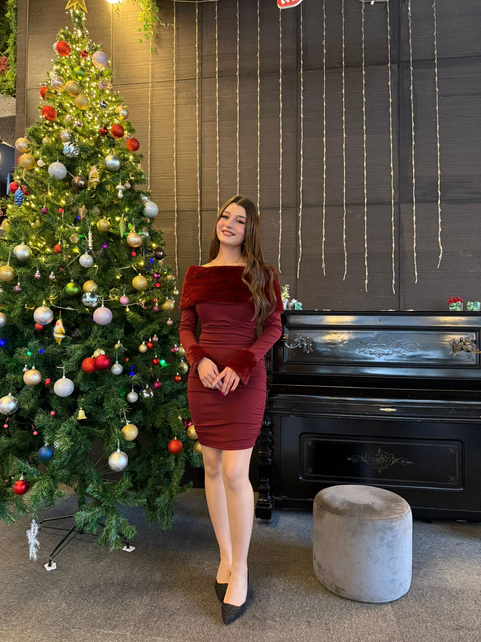 KÜRK DETAYLI MADONNA YAKA ELBİSE