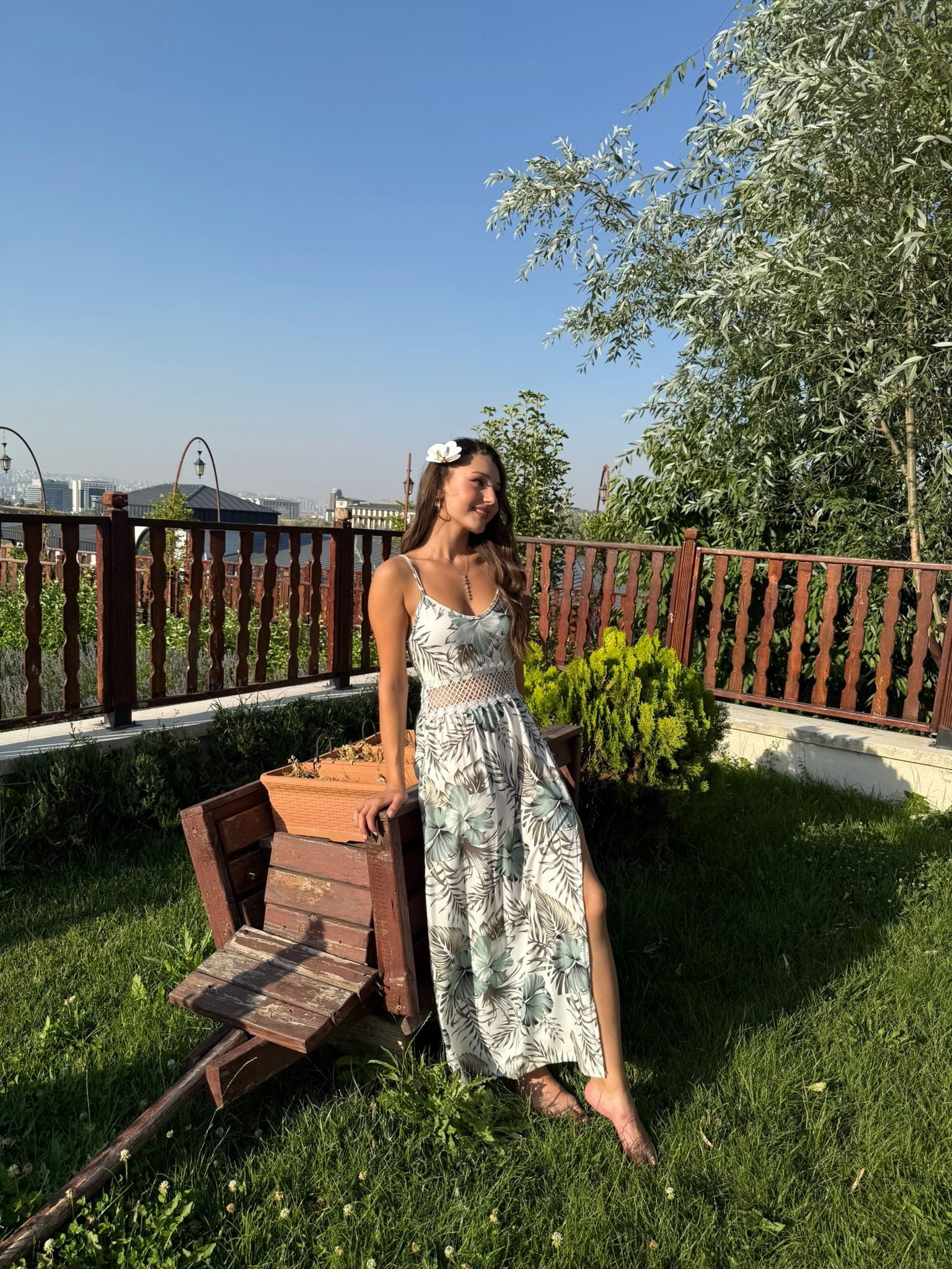BEL DEKOLTELİ UZUN ELBİSE