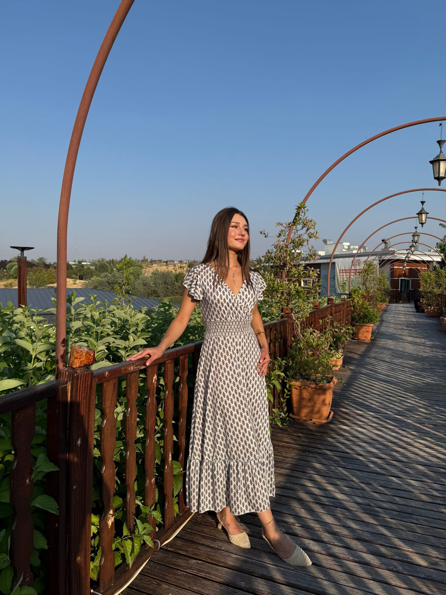 ÇİÇEK DESENLİ MİDİ ELBİSE - Taş