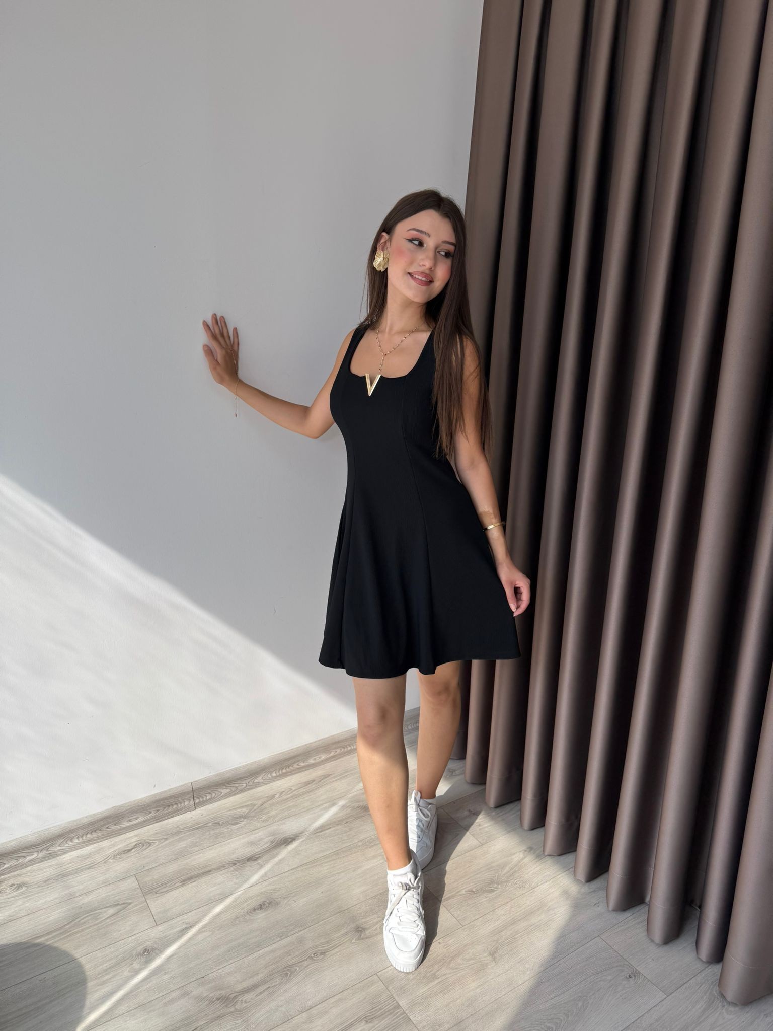 AKSESUAR DETAYLI MİNİ ELBİSE