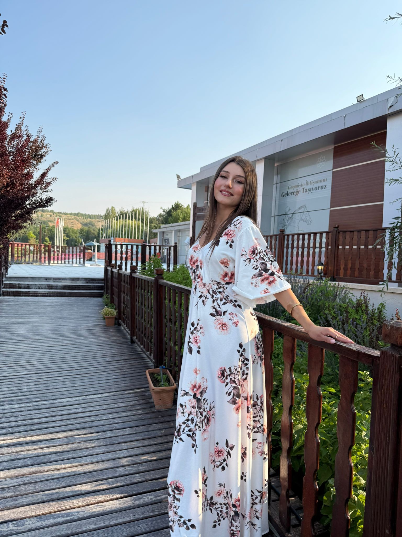 UZUN V YAKA ELBİSE