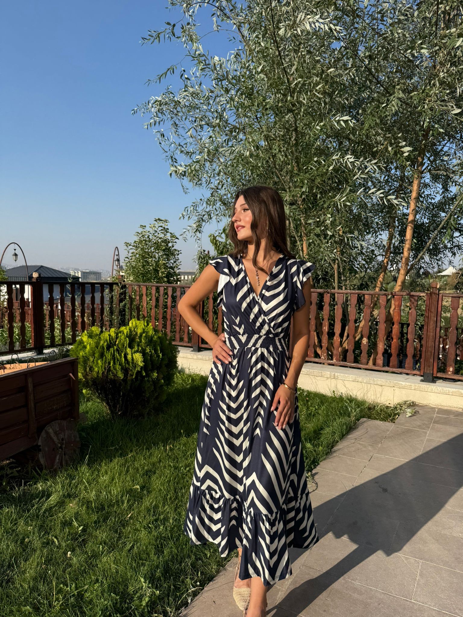 KRUVAZE YAKA DESENLİ ELBİSE