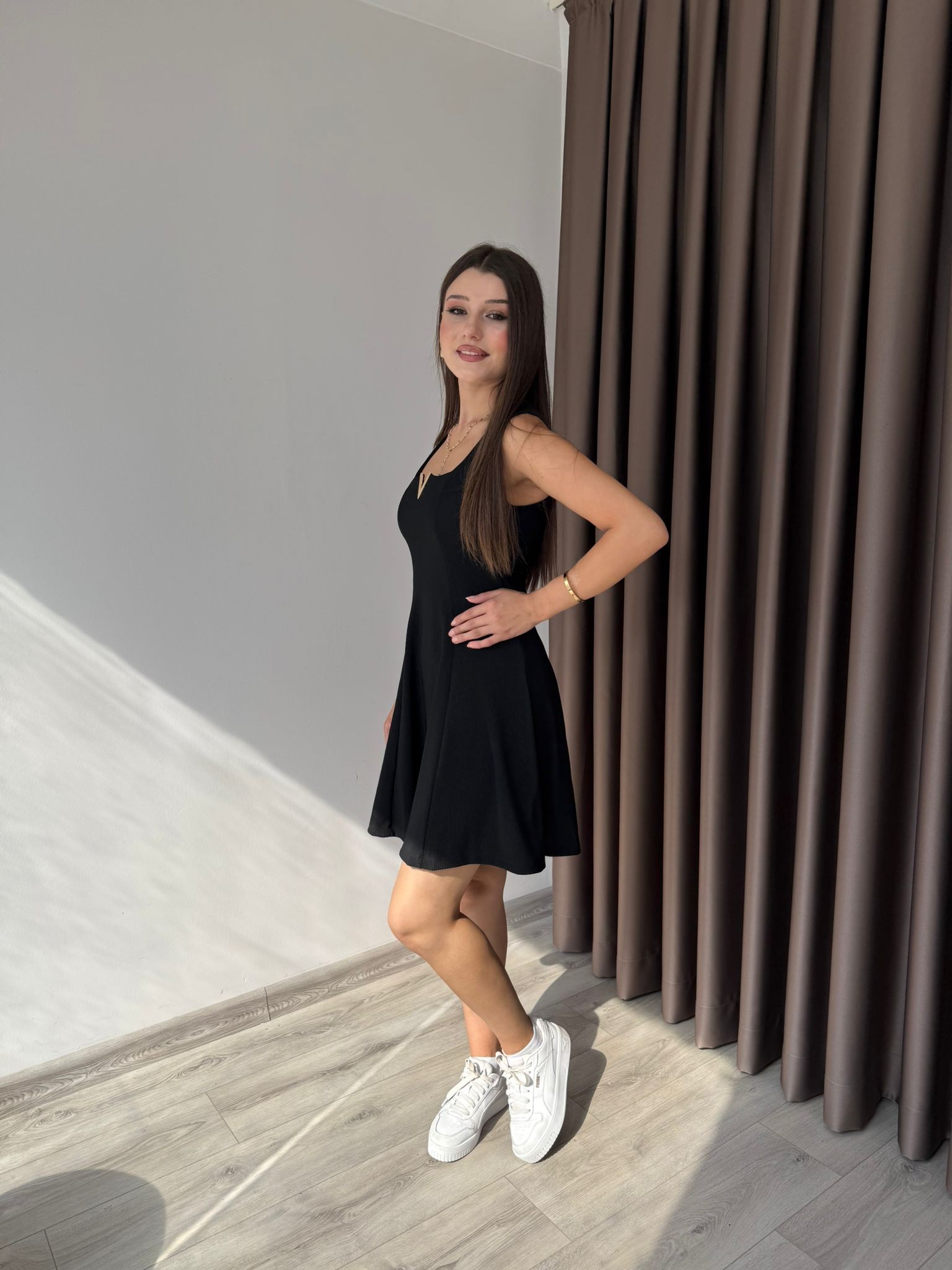 AKSESUAR DETAYLI MİNİ ELBİSE