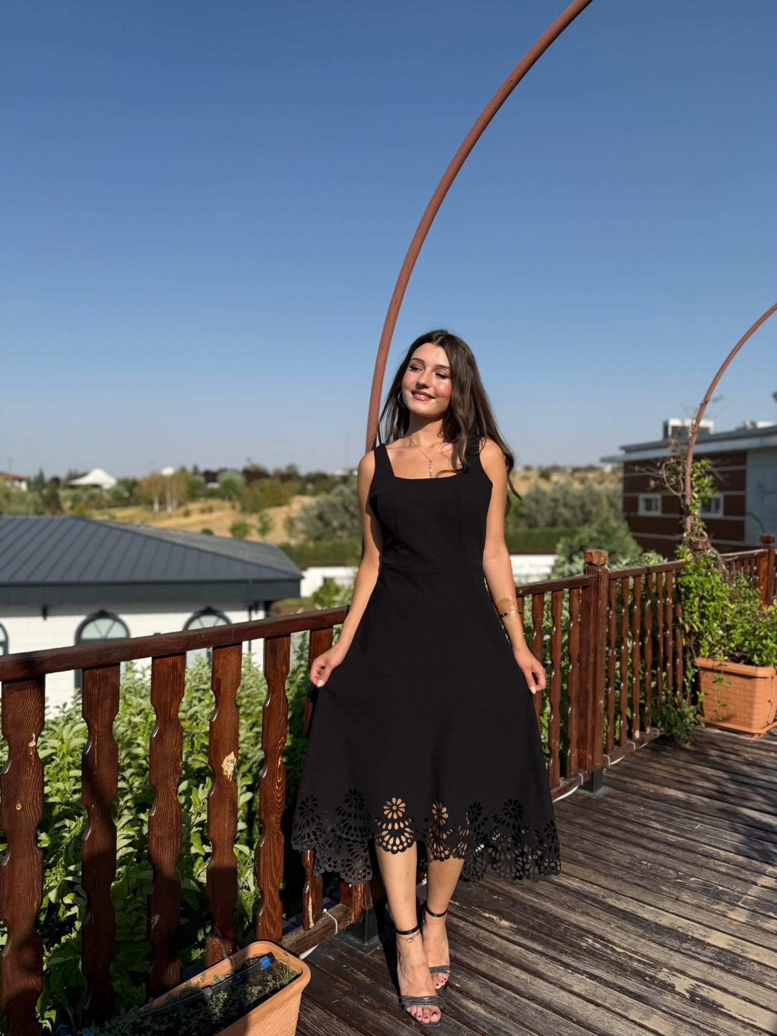 ETEK UCU LAZER KESİM ELBİSE