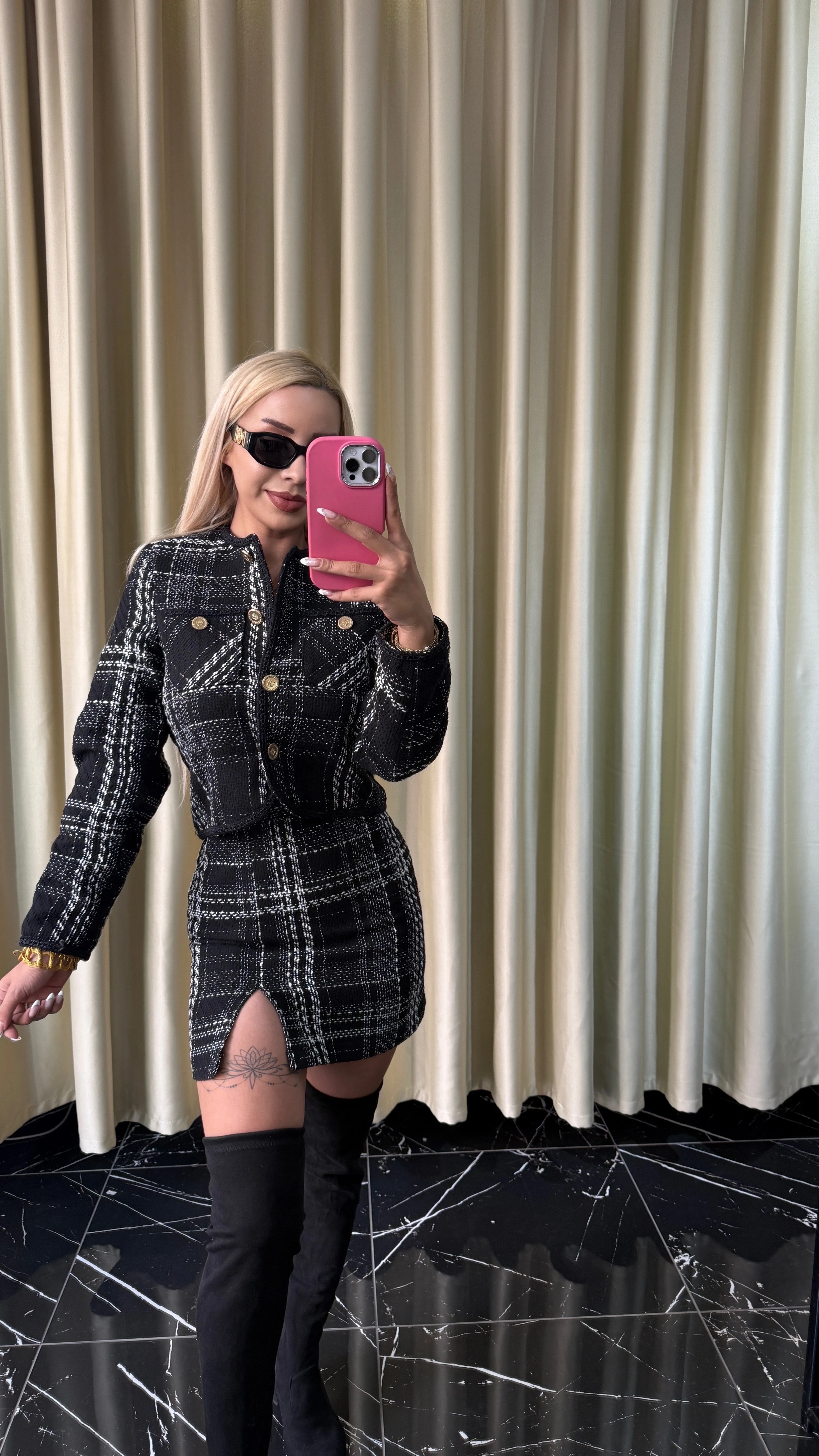 GOLD DÜĞME DETAYLI EKOSE TAKIM