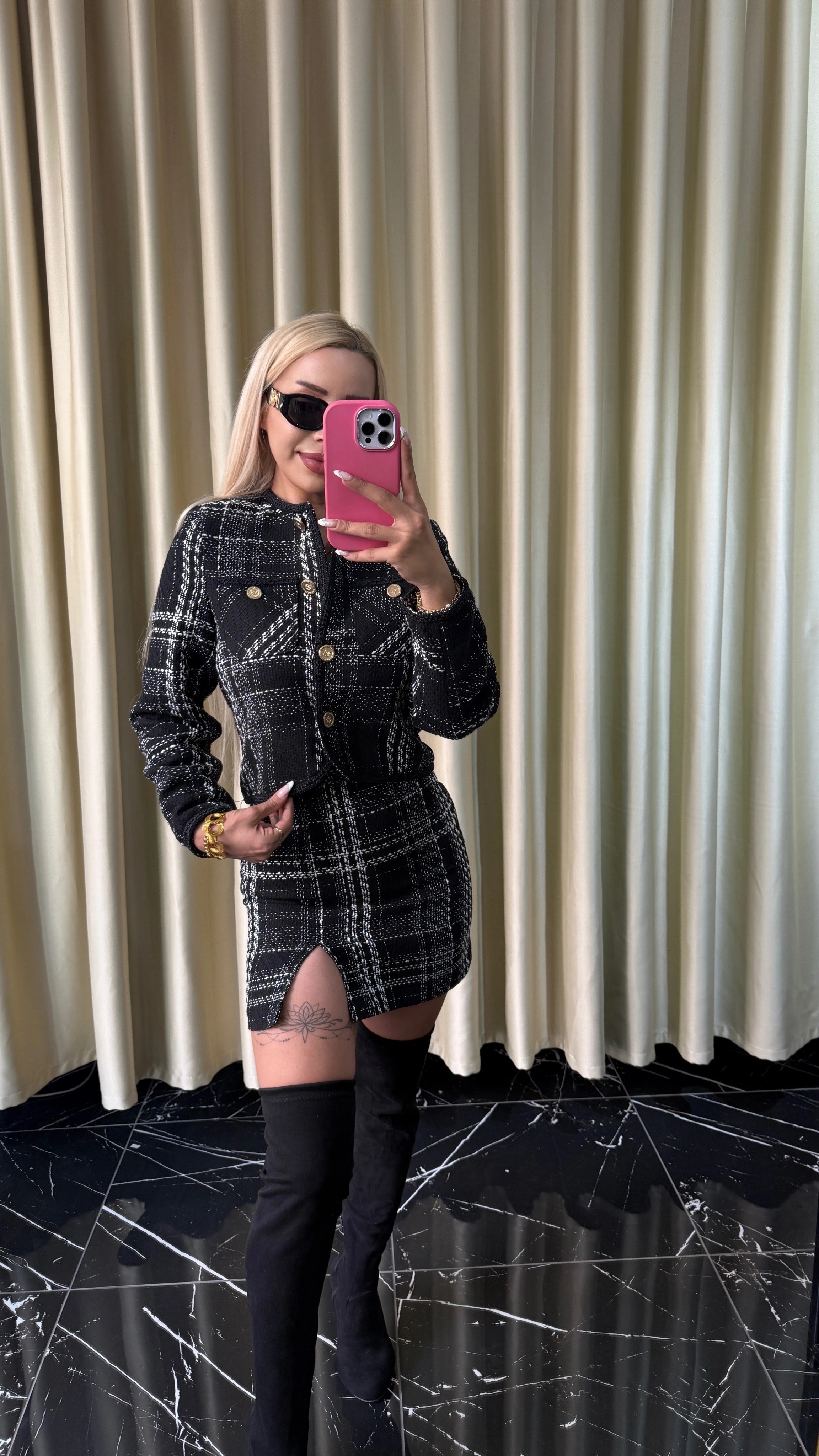 GOLD DÜĞME DETAYLI EKOSE TAKIM