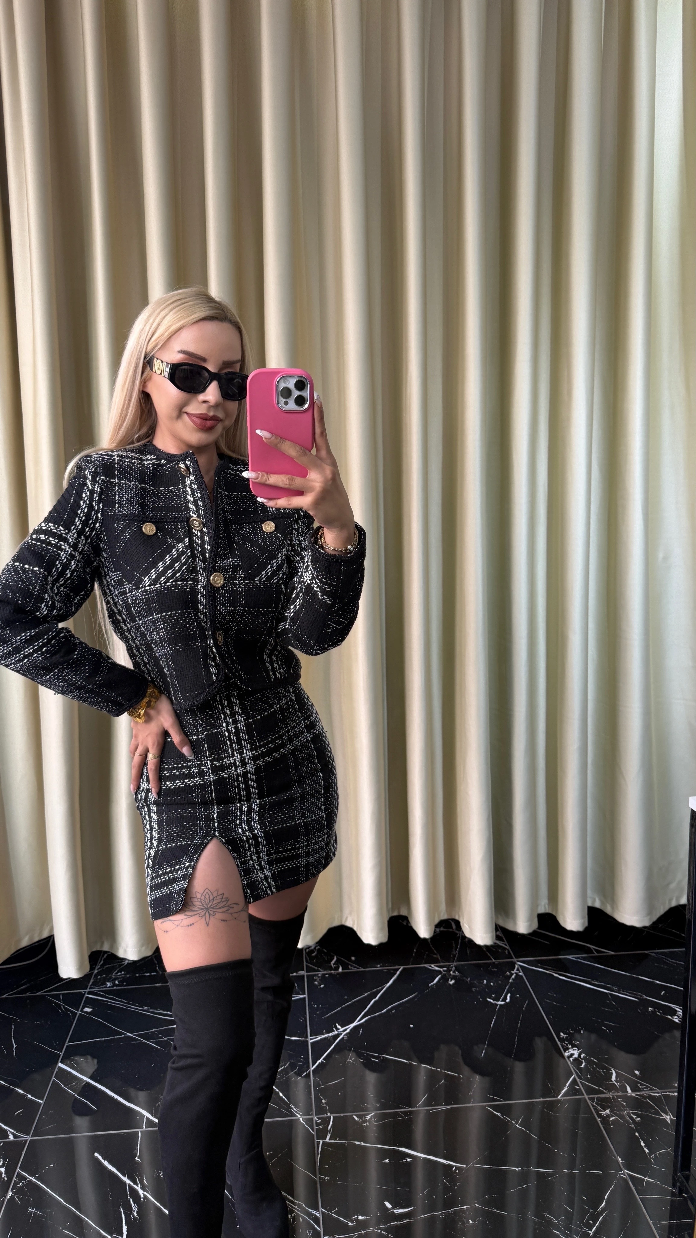 GOLD DÜĞME DETAYLI EKOSE TAKIM