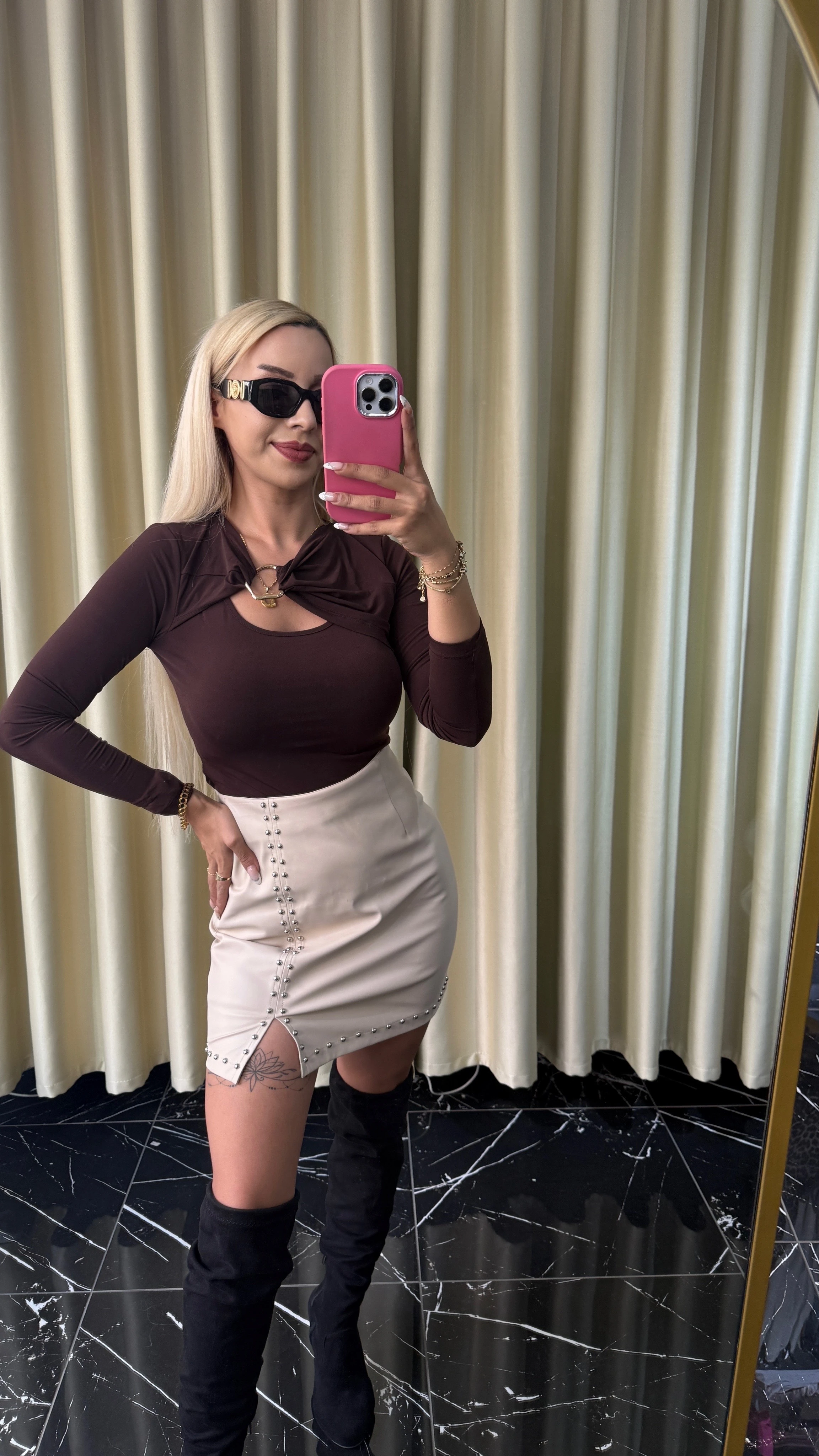 GOLD AKSESUAR DETAYLI BLUZ