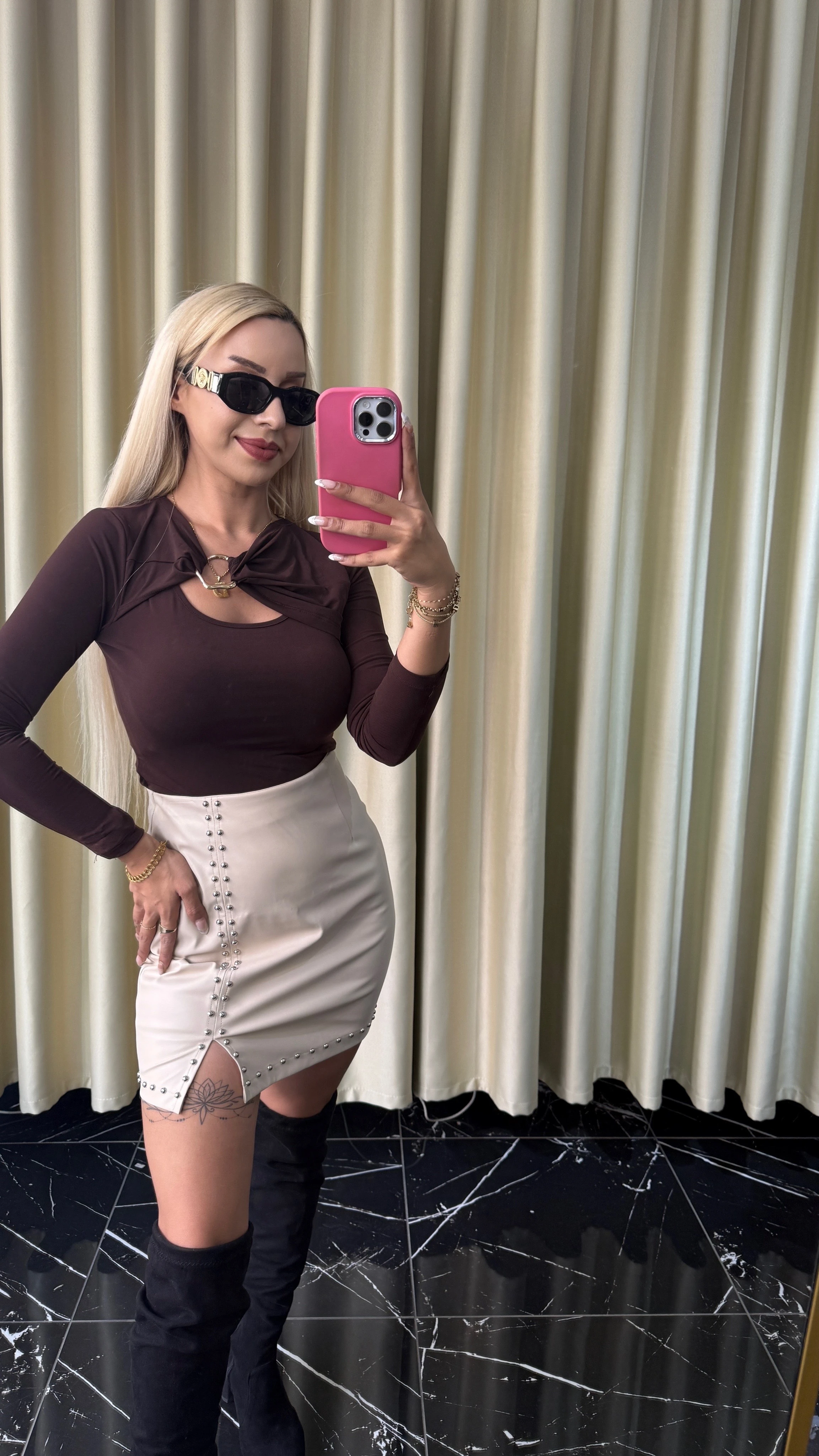 GOLD AKSESUAR DETAYLI BLUZ