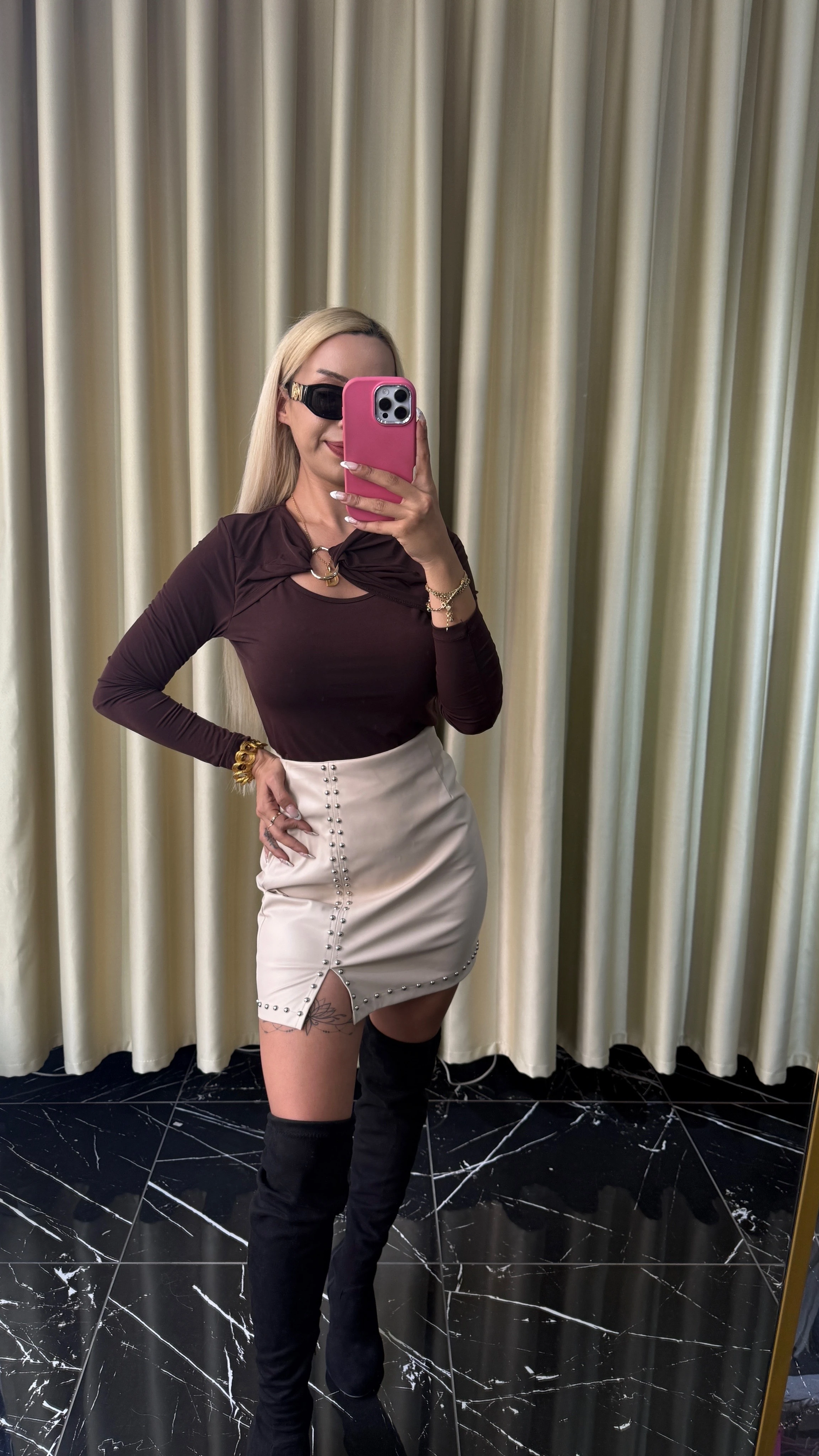 GOLD AKSESUAR DETAYLI BLUZ