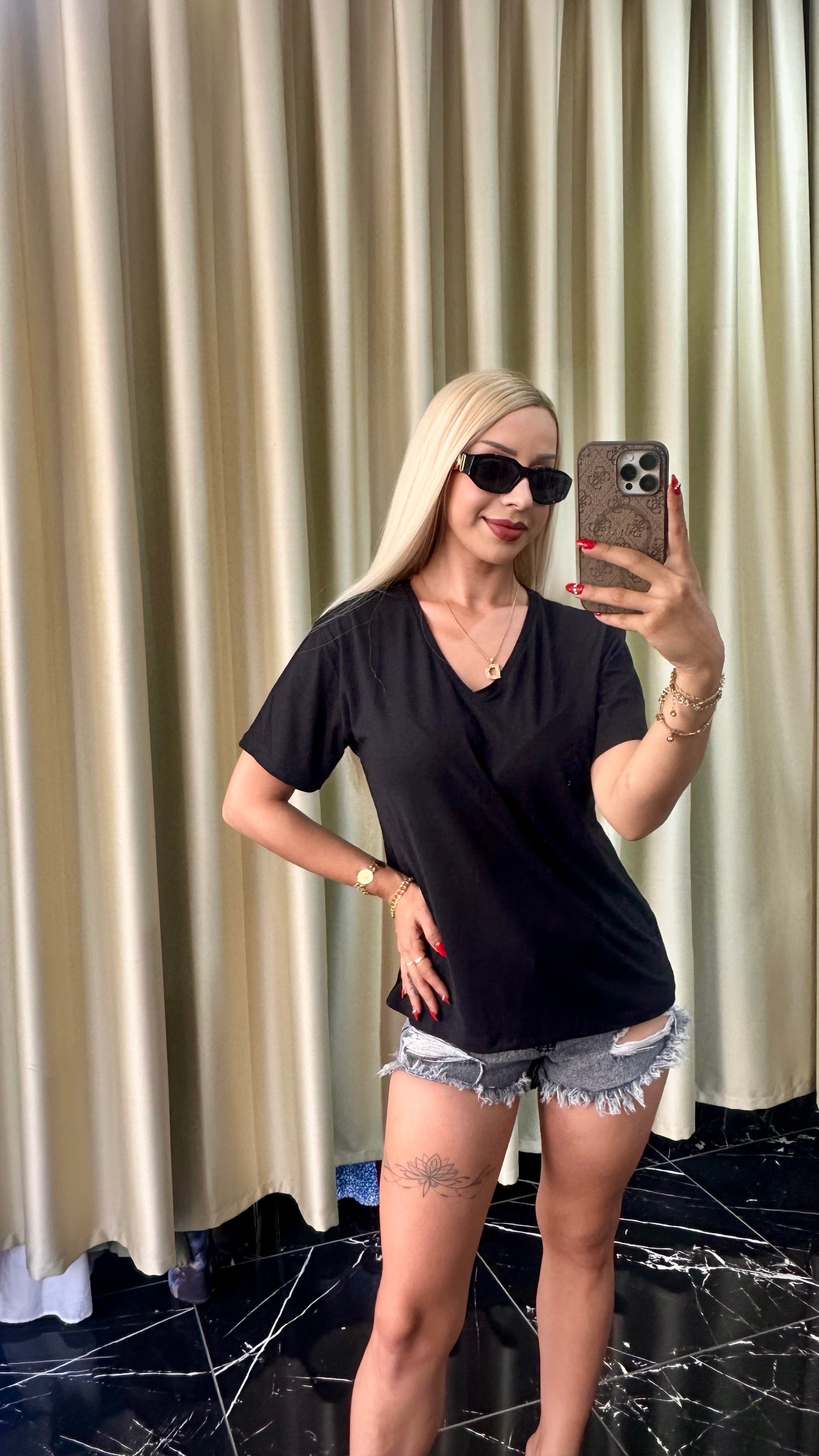 V Yaka Basic Tshirt - Siyah