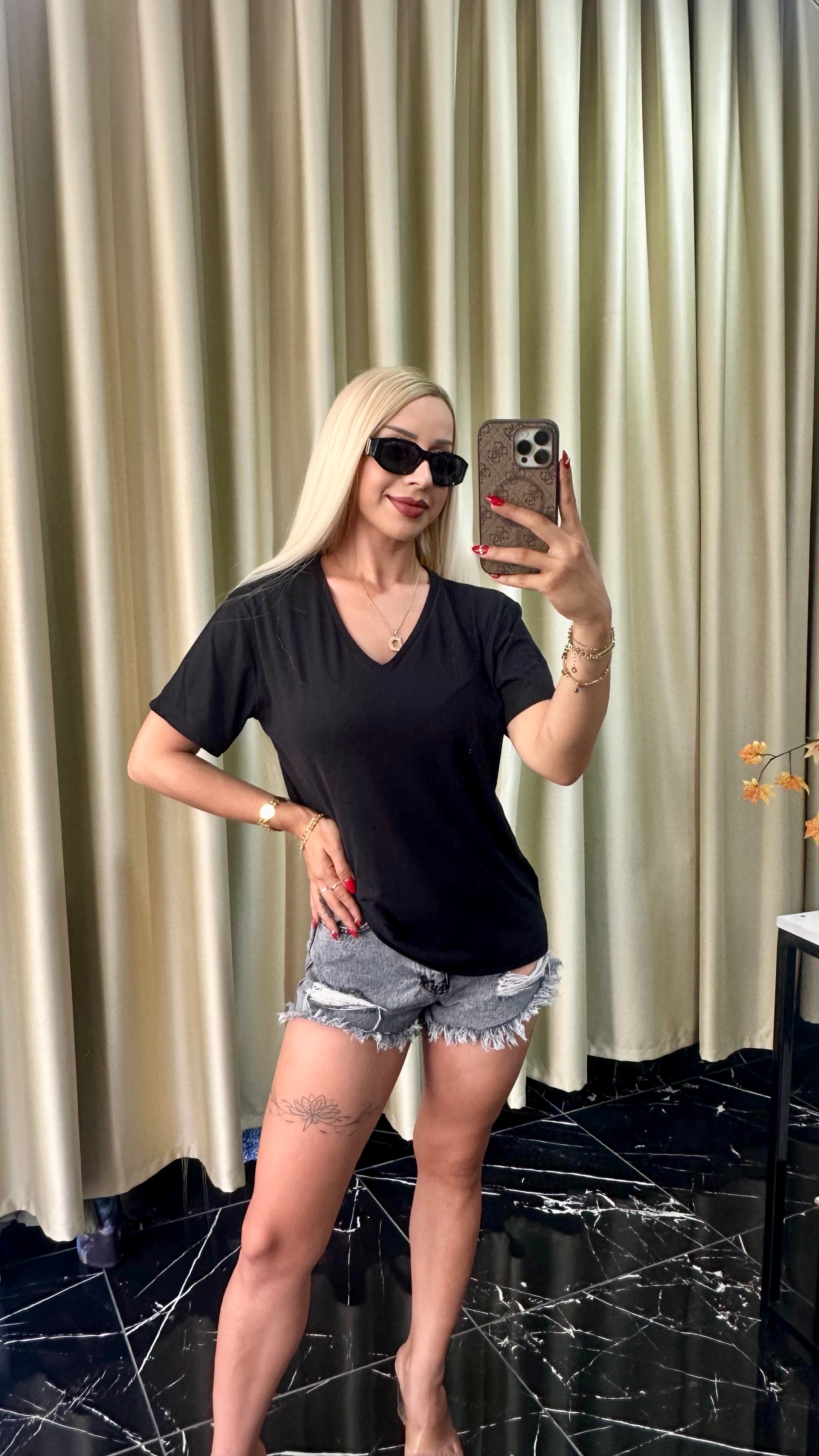 V Yaka Basic Tshirt