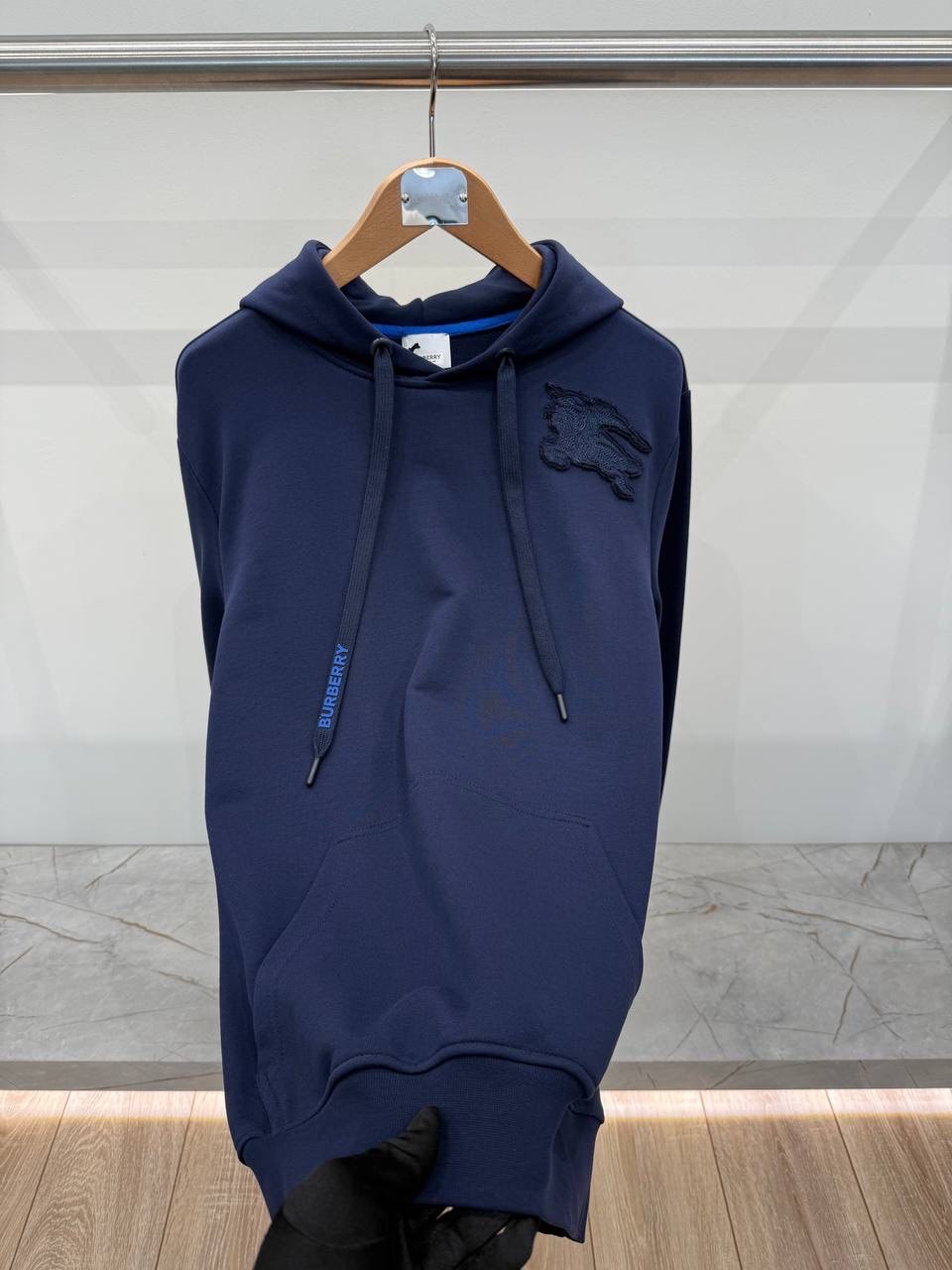 BURBERRY LACİVERT RENK NAKIŞ İŞLEMELİ SWEATSHİRT