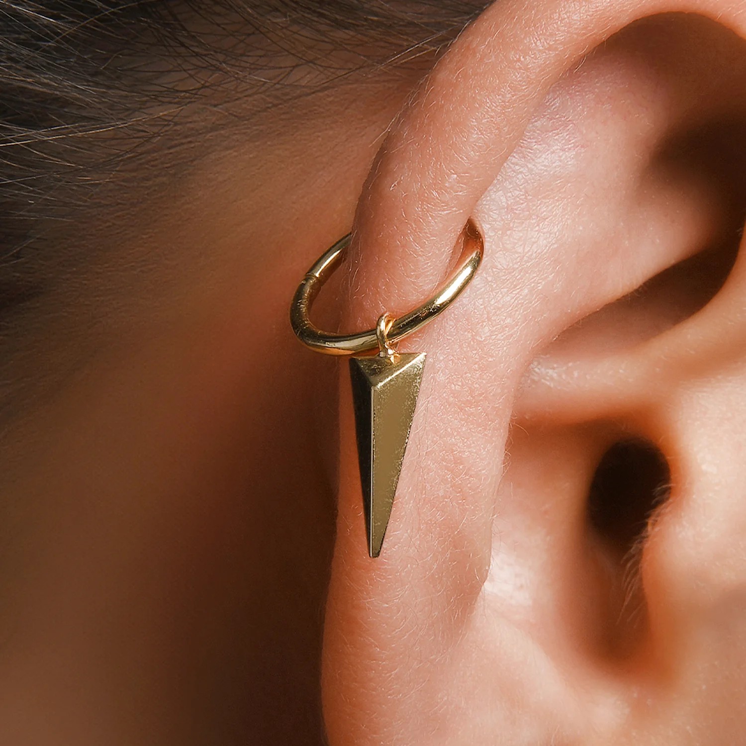 Havana Uzun Üçgen Sallantılı Tek Halka Piercing