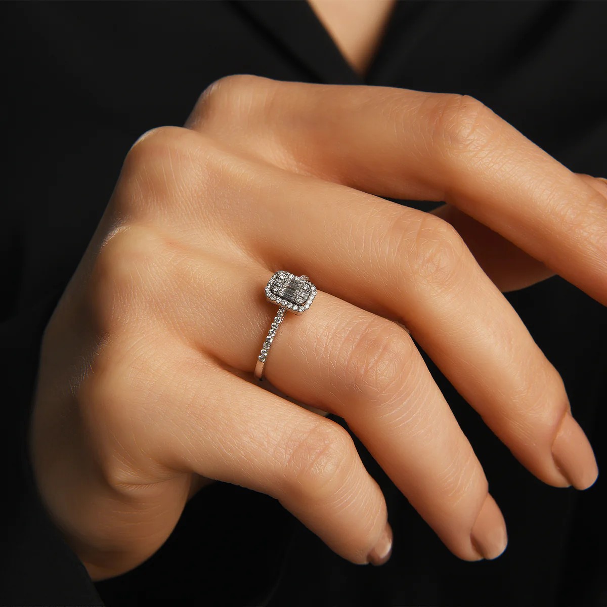 0.32 ct Yan Taşlı Pırlanta Baget Yüzük
