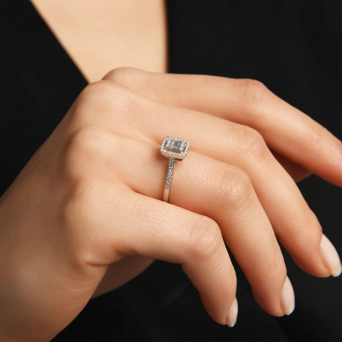 0.24 ct Pırlanta Baget Yüzük