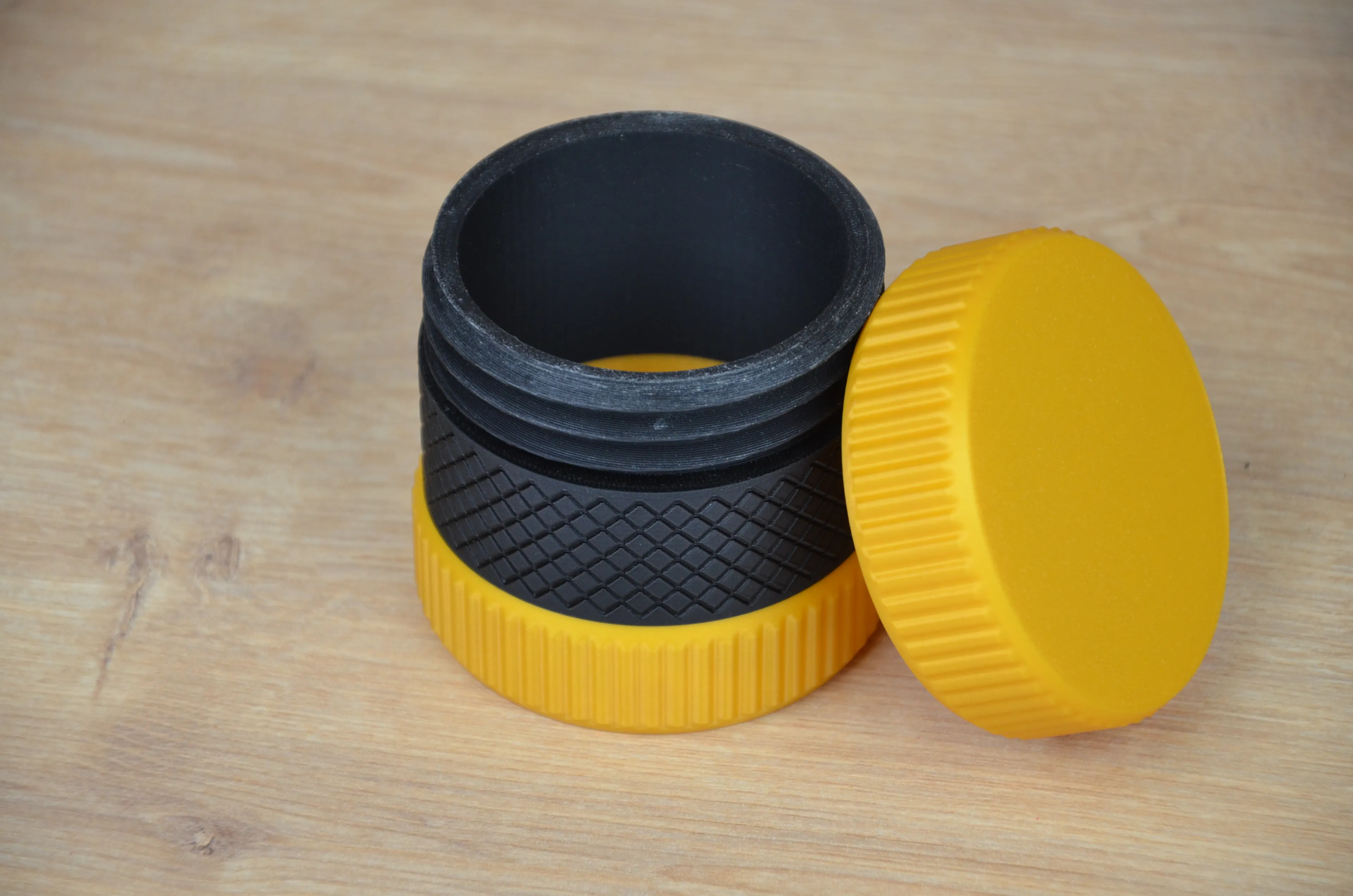 3D Baskı Vidalı Kapaklı Sağlam Saklama Kutusu (Endüstriyel Tasarım)