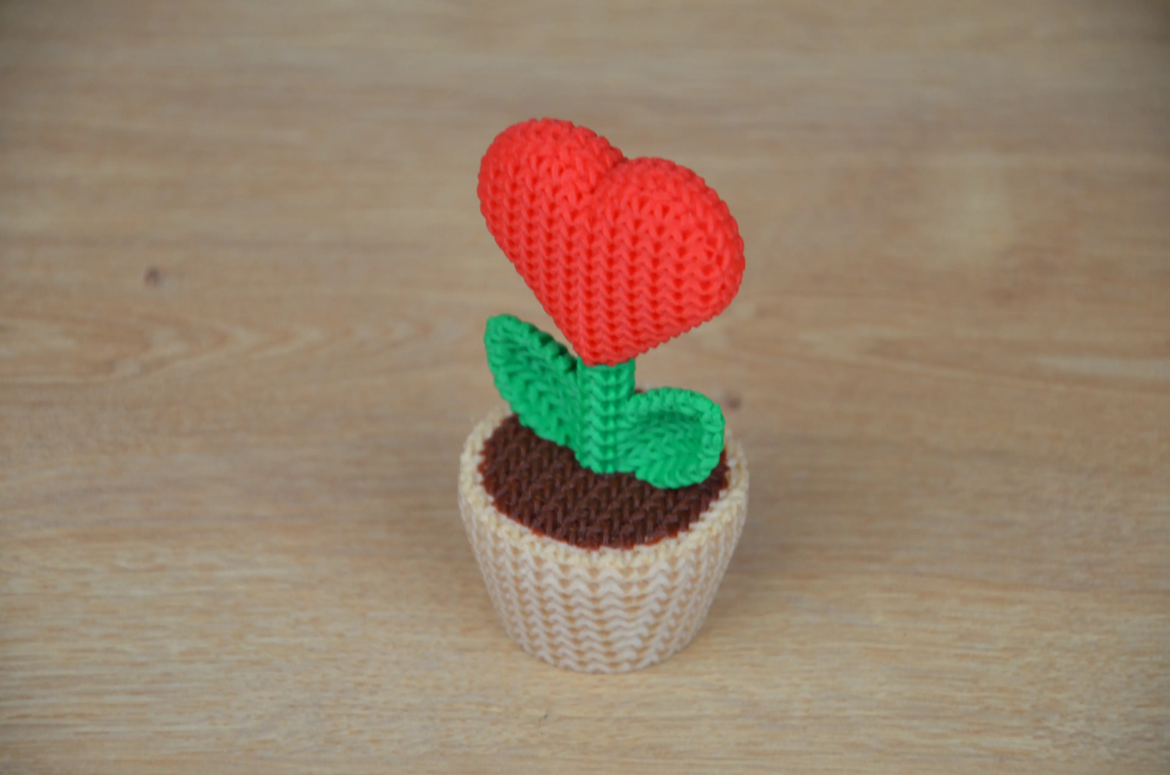 Örgü Dokulu Kalp Çiçek