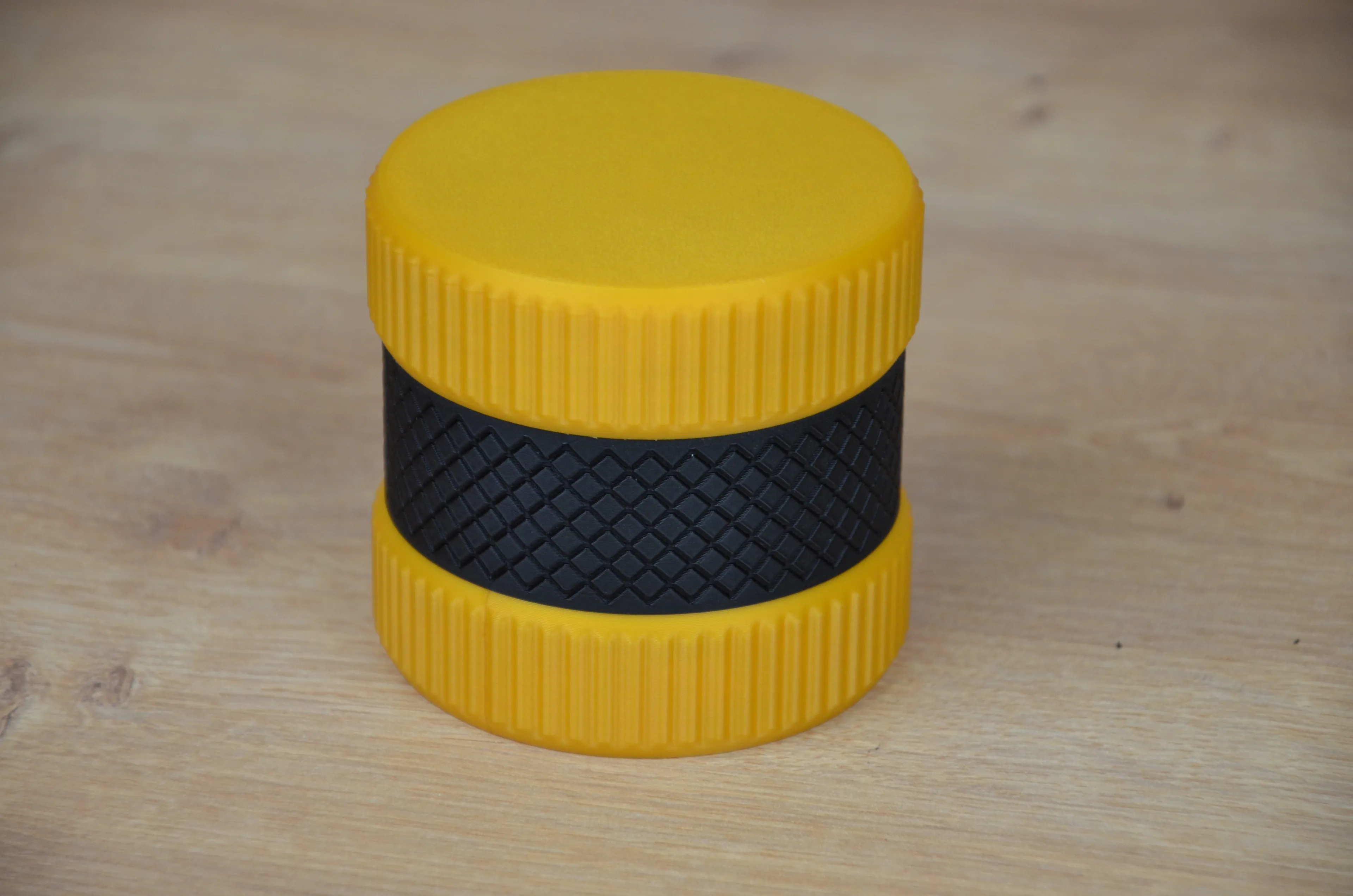 3D Baskı Vidalı Kapaklı Sağlam Saklama Kutusu (Endüstriyel Tasarım)