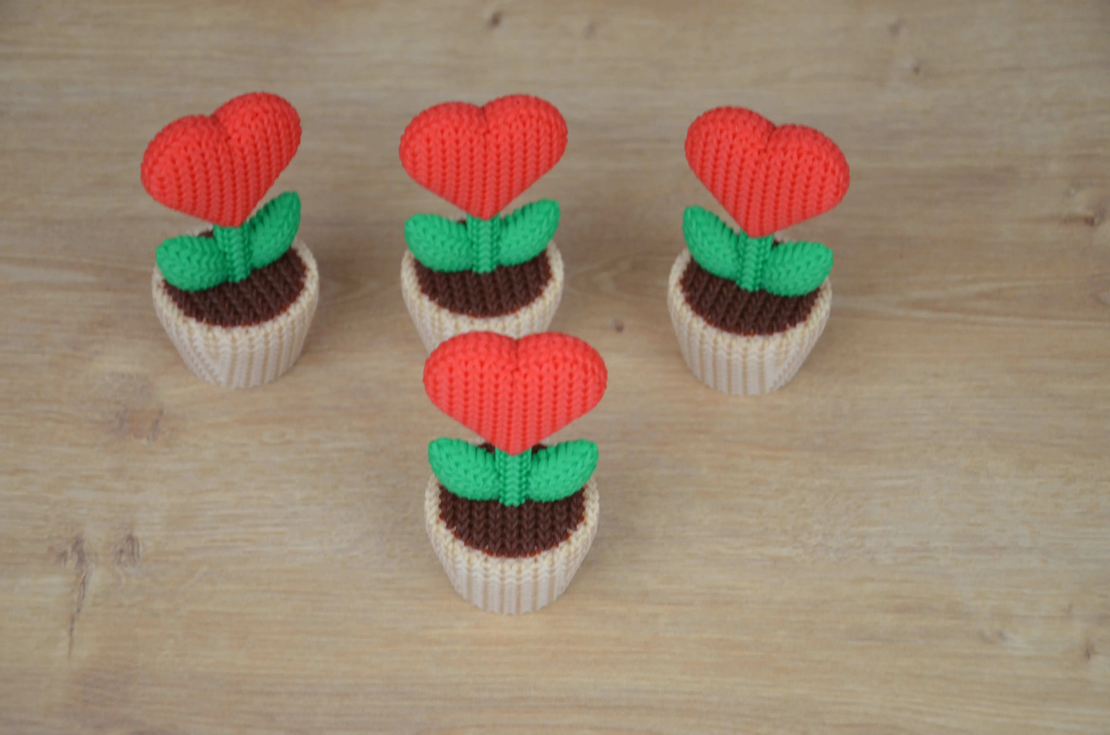 Örgü Dokulu Kalp Çiçek