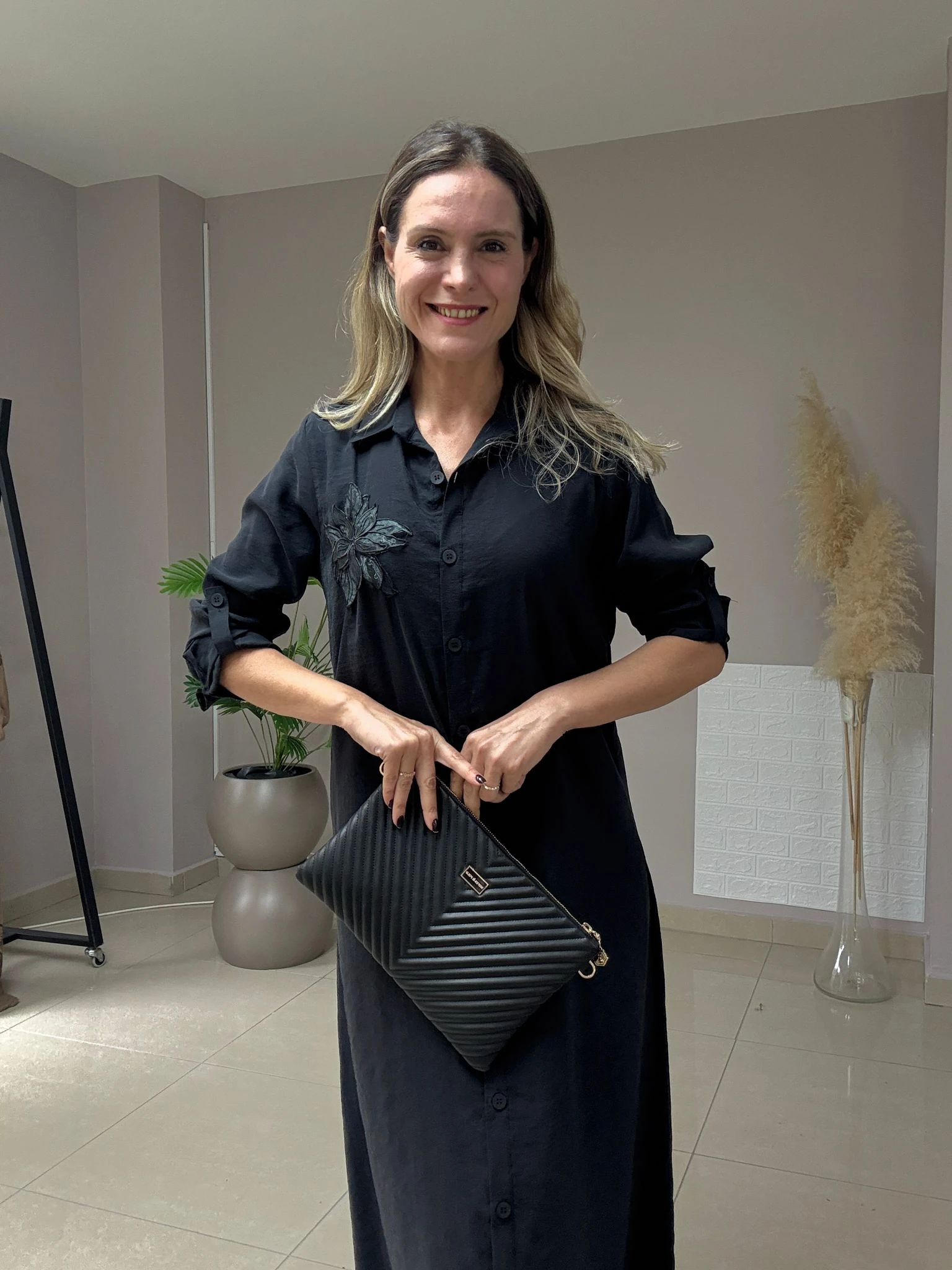 Çiçek Aksesuarlı Tensel Elbise