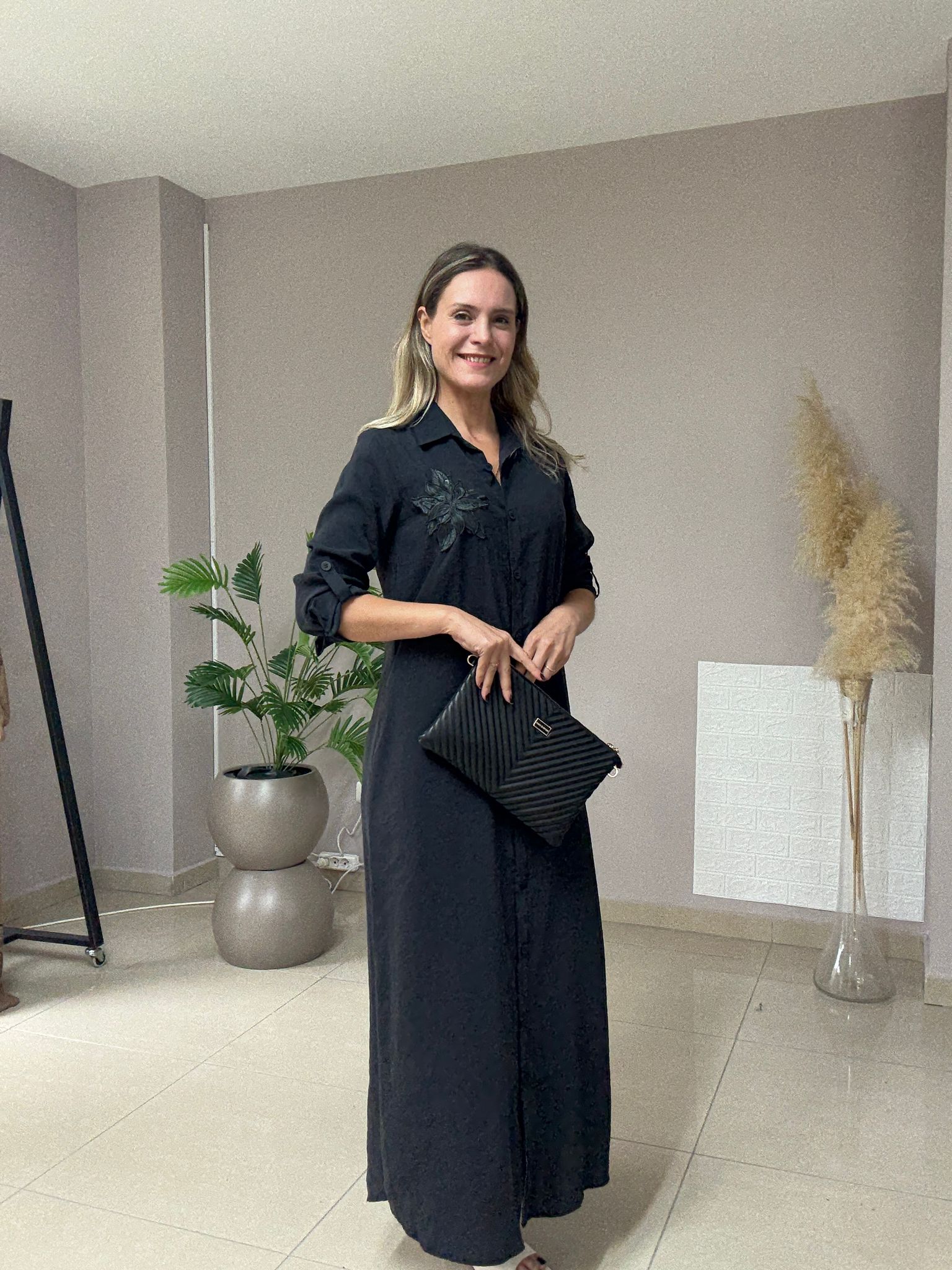 Çiçek Aksesuarlı Tensel Elbise