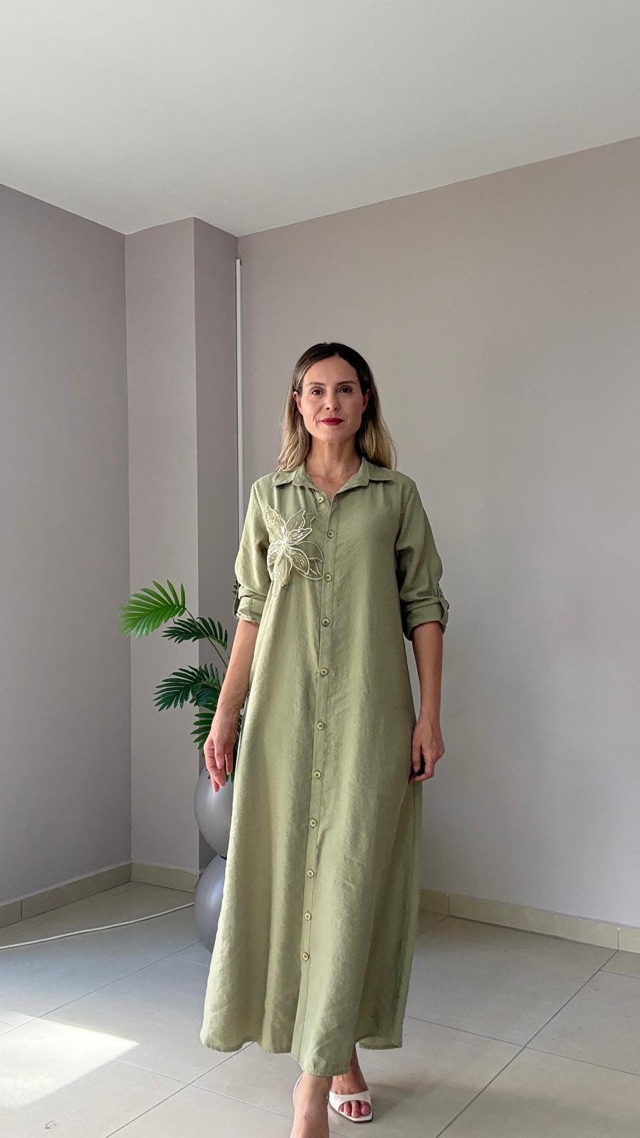 Çiçek Aksesuarlı Tensel Elbise - yeşil