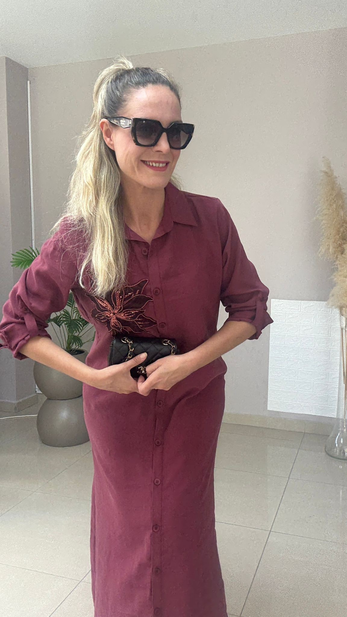 Çiçek Aksesuarlı Tensel Elbise