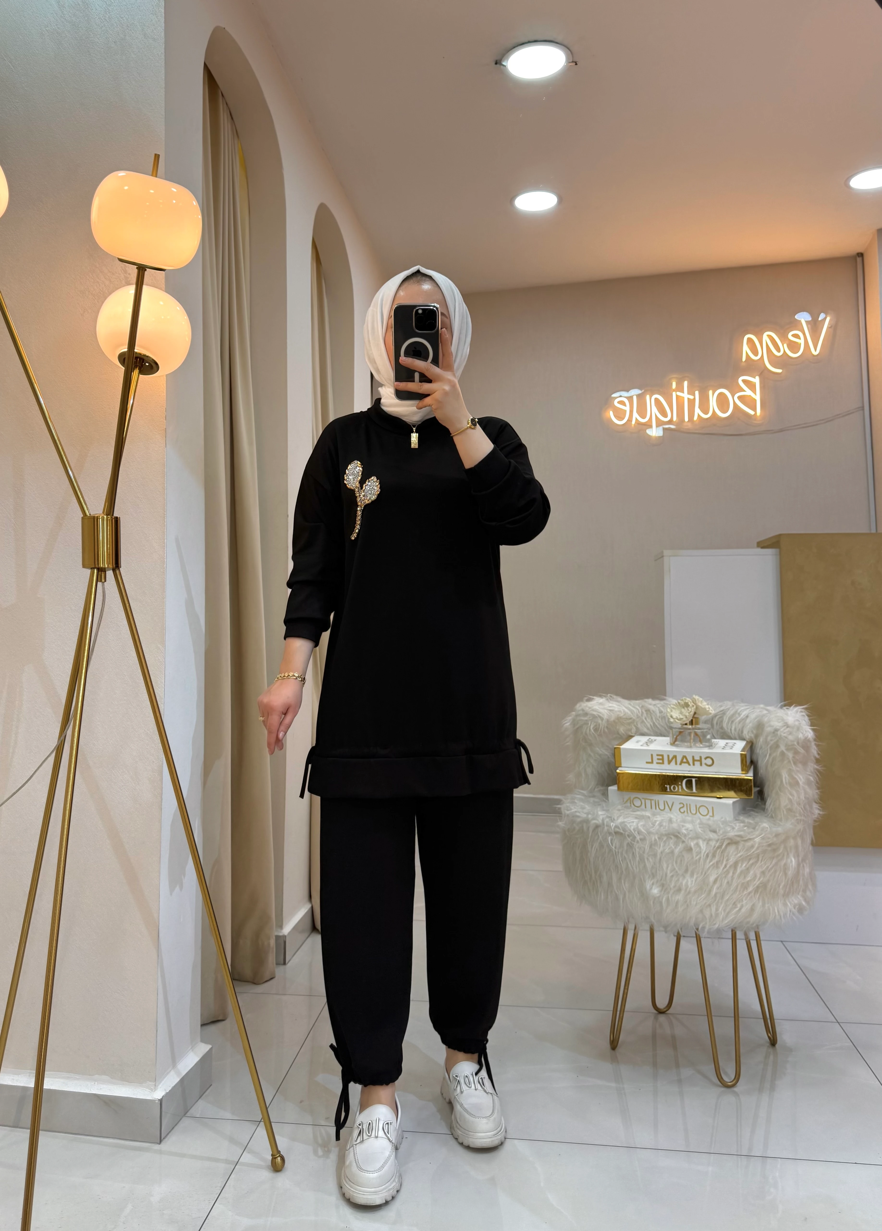 Yaprak Taşlı Takım Siyah