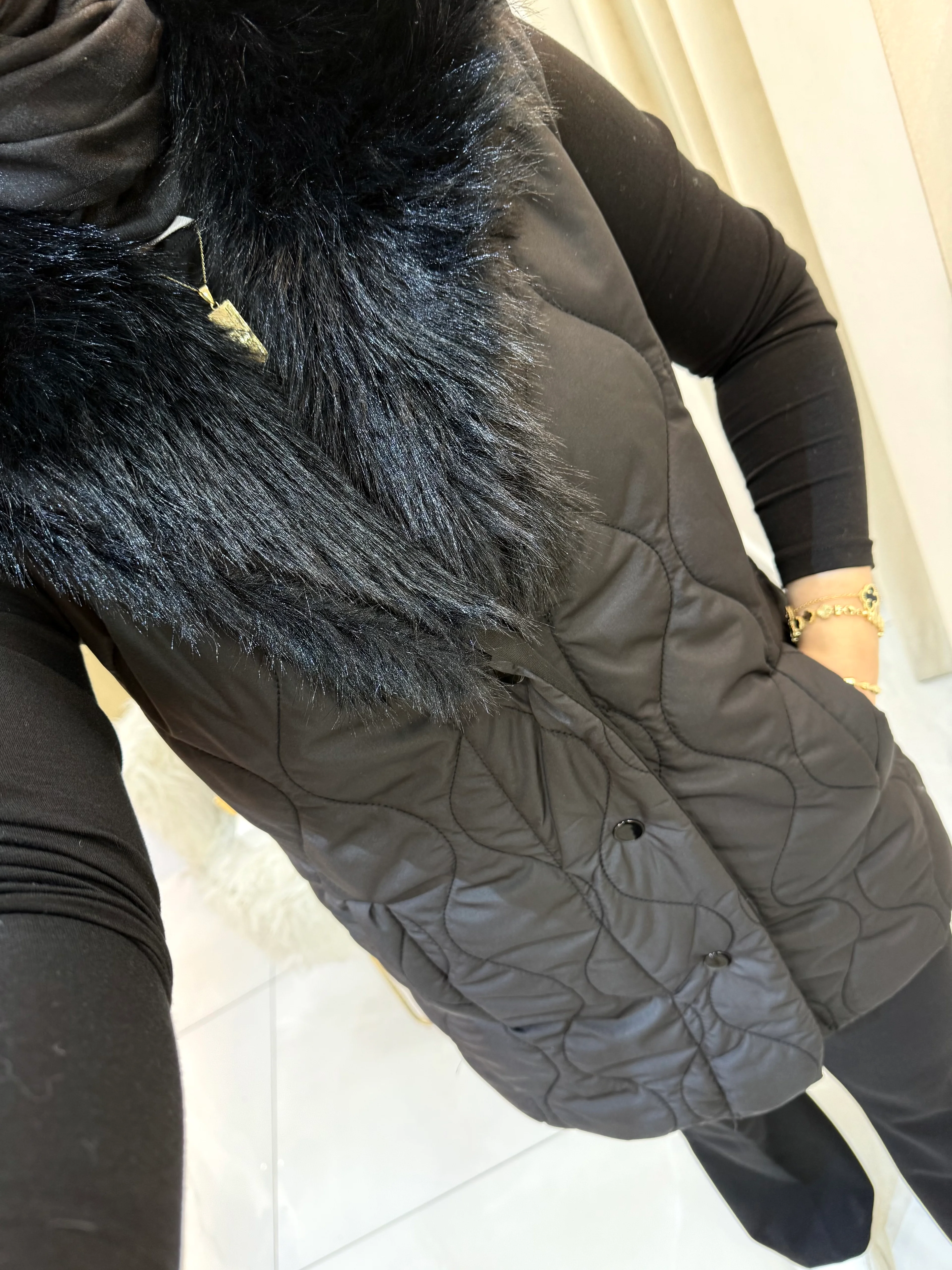 Kürk Yakalı Kapitone Yelek Siyah