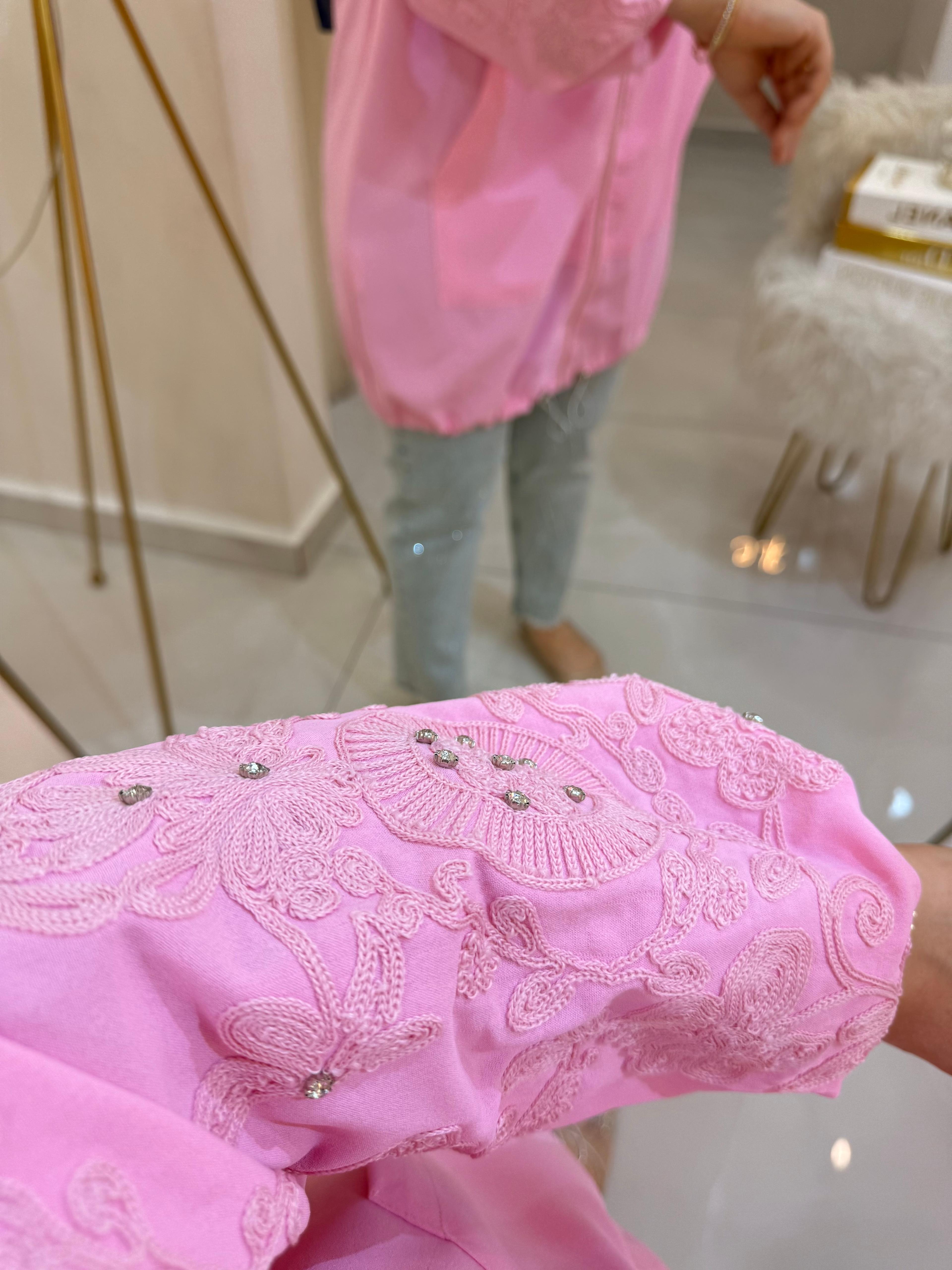Kolu Güpürlü Taşlı Kap
