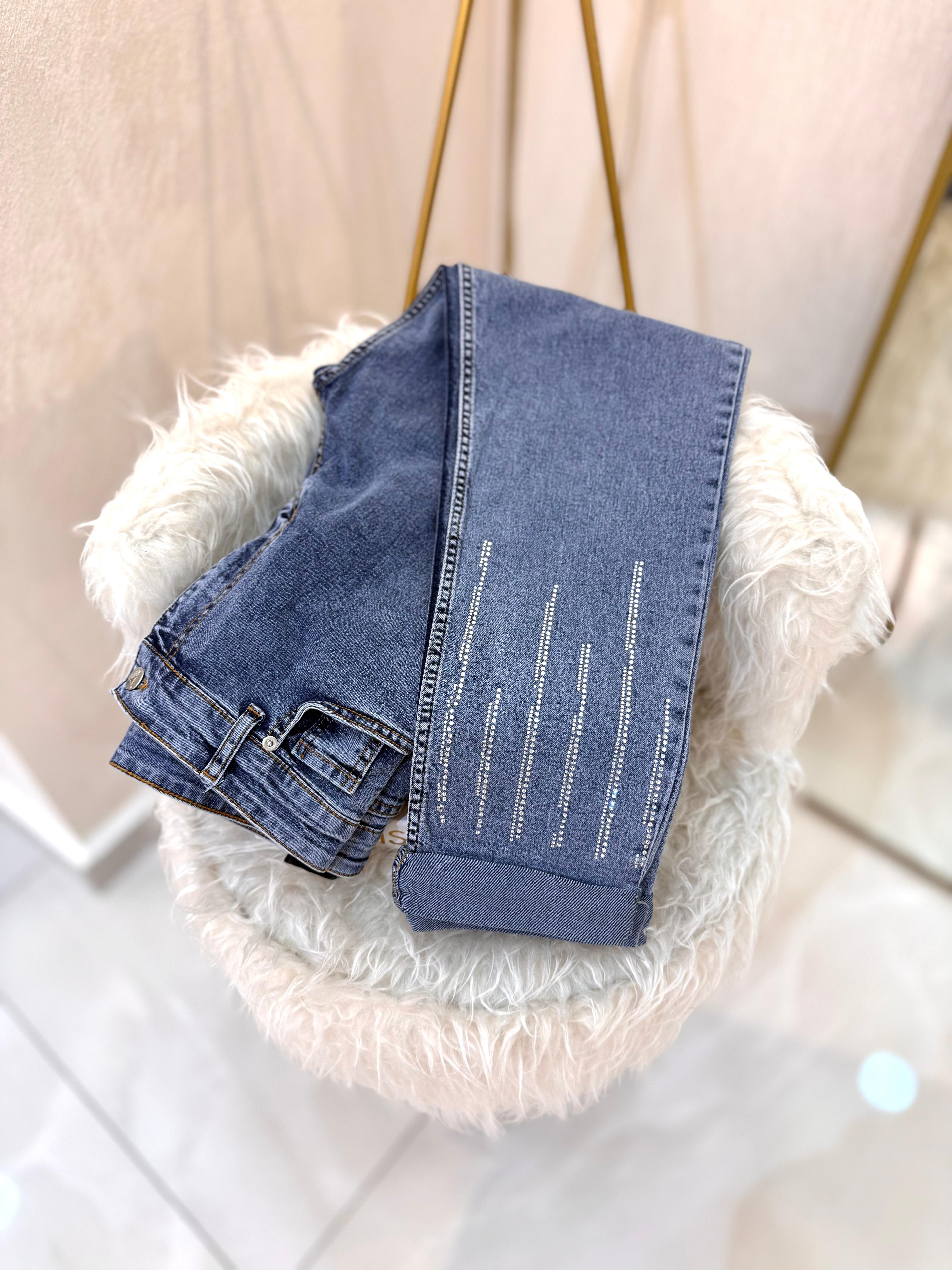 Paçası Katlı Taş Detaylı Jean