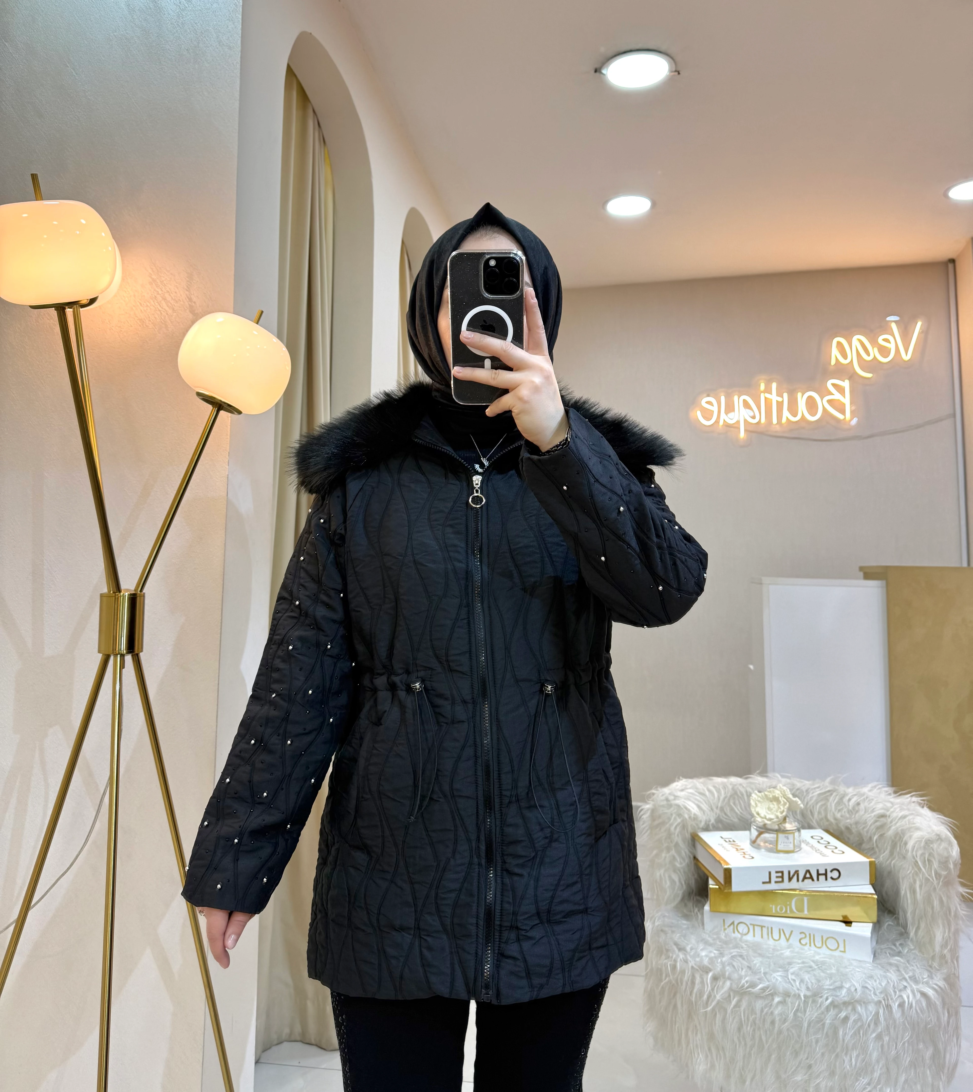 Kolu Taşlı Kürklü Kapitone Ceket Siyah