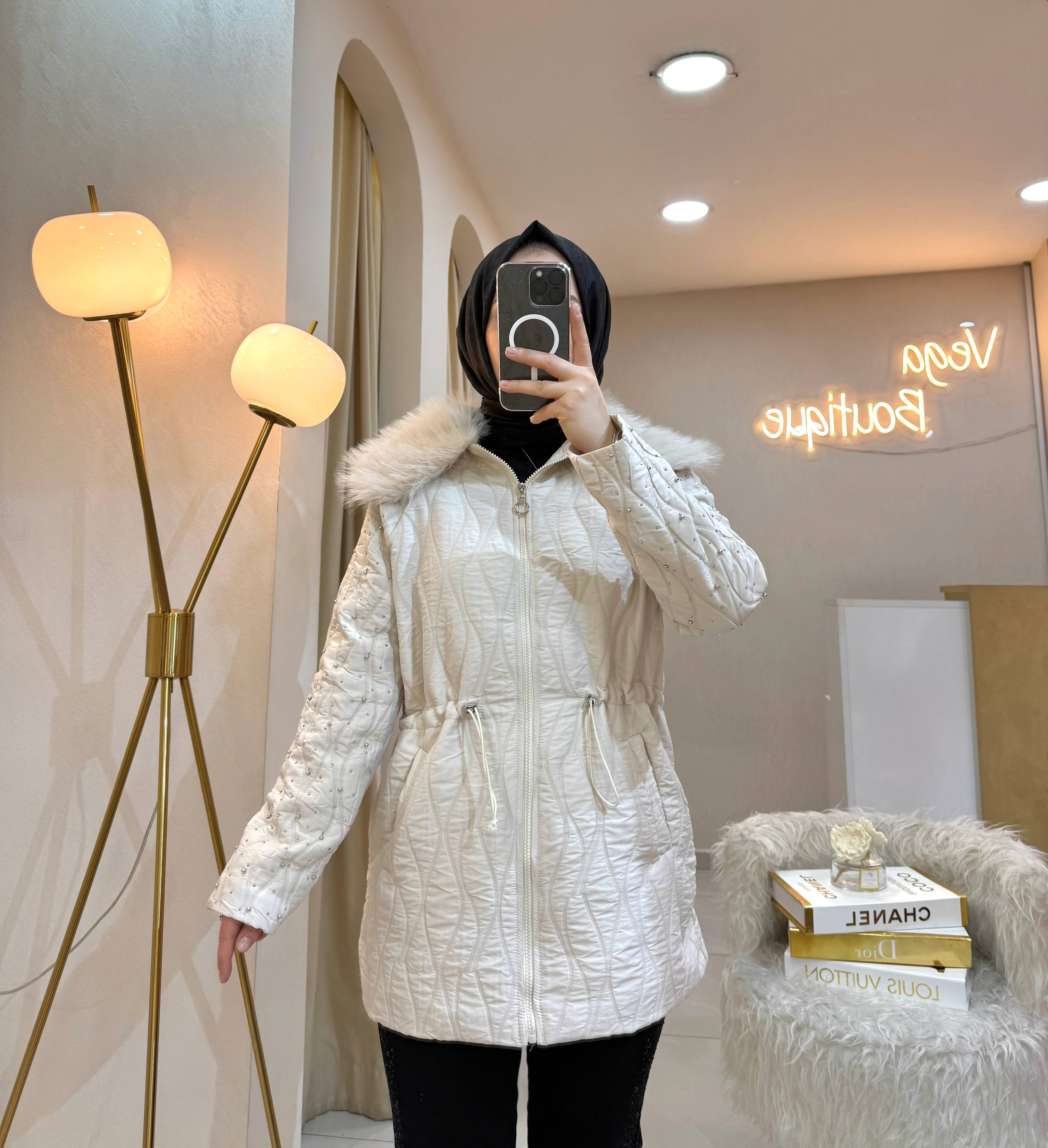 Kolu Taşlı Kürklü Kapitone Ceket Taş