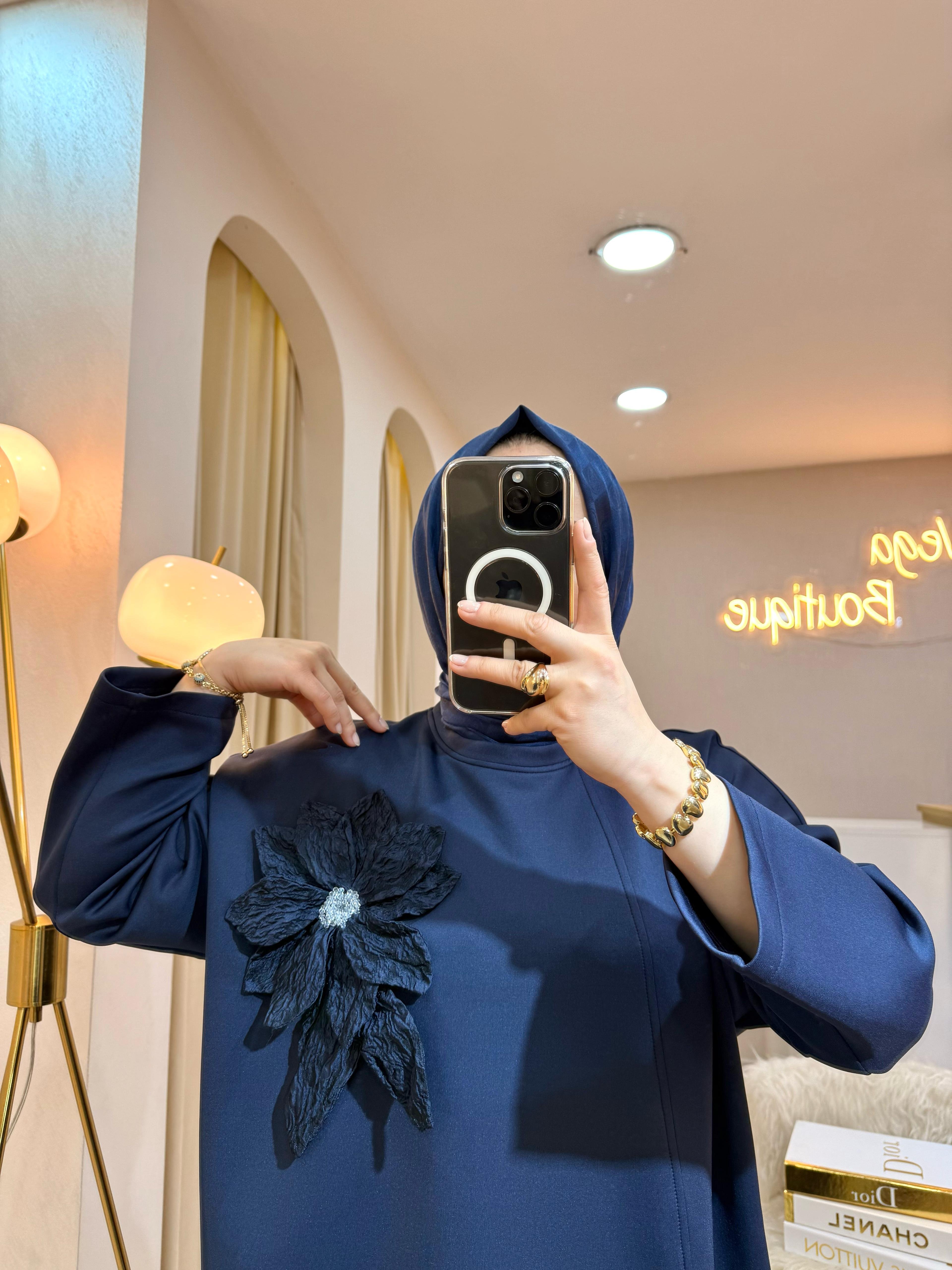 Çiçek Detaylı Takım Laci
