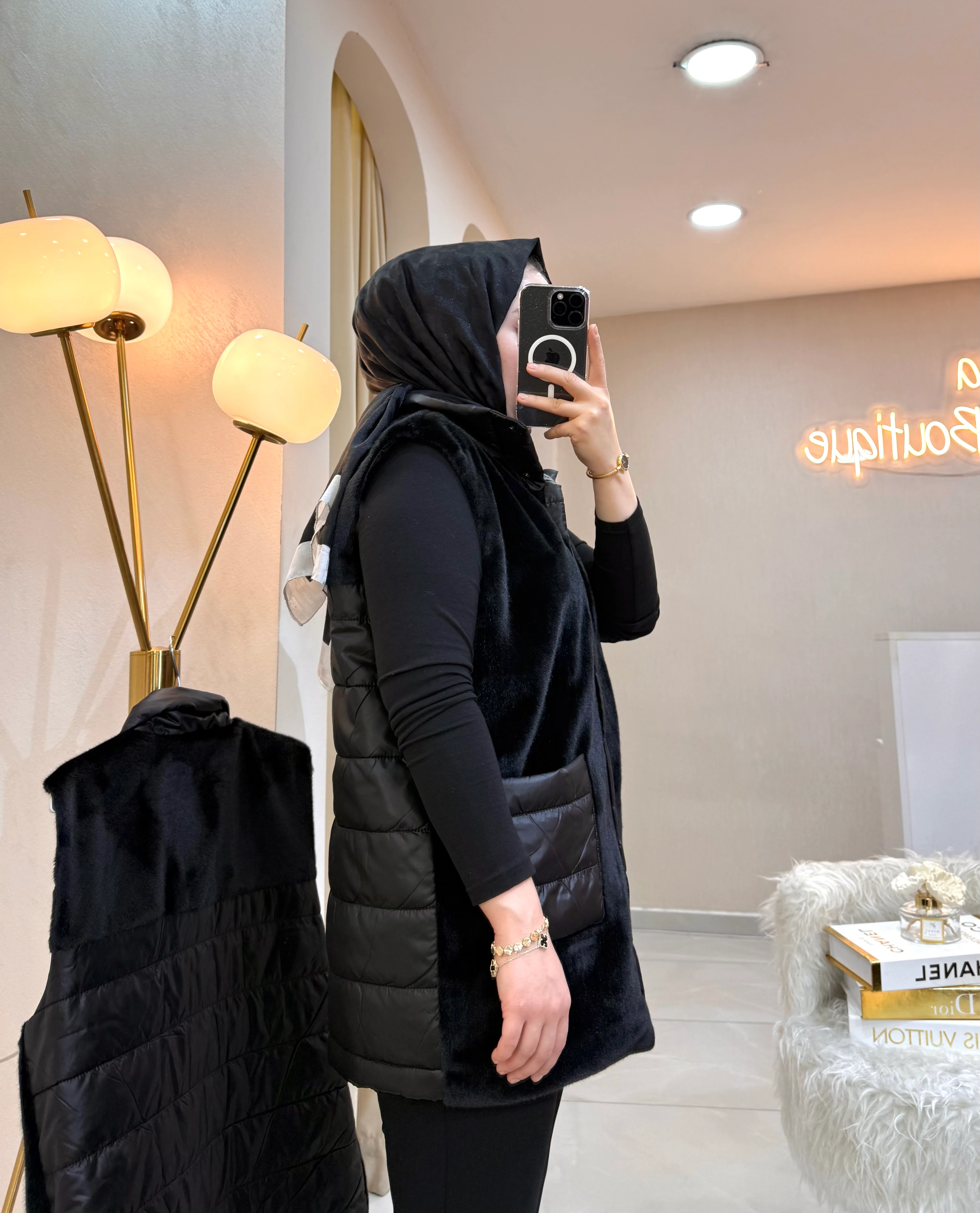 Peluş Detay Kapitone Yelek Siyah