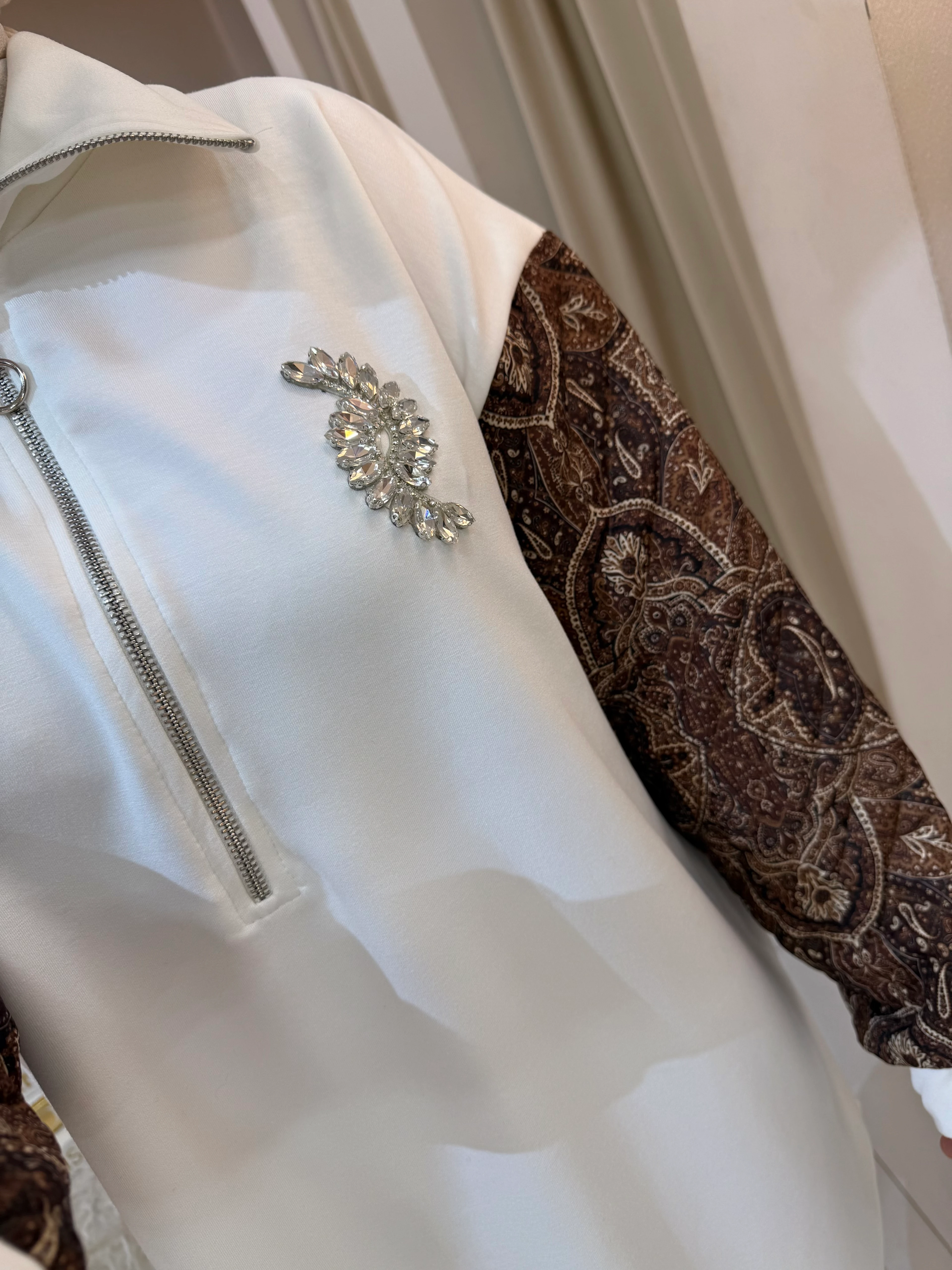 Etnik Desenli Taşlı Sweat Ekru